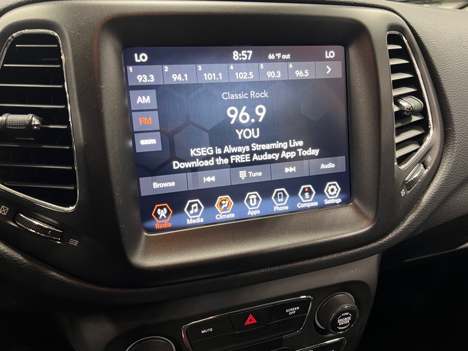 Thumbnail: 2020 Jeep Compass - 4