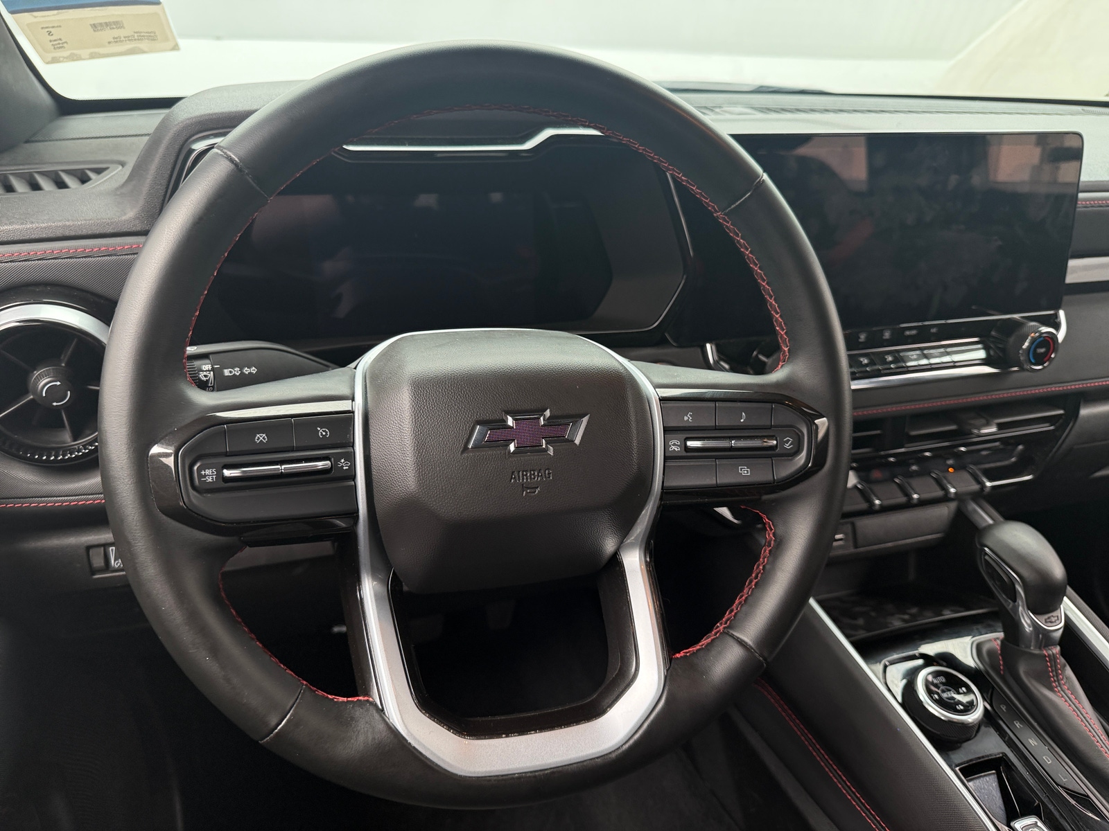 Thumbnail: 2023 Chevrolet Colorado - 4