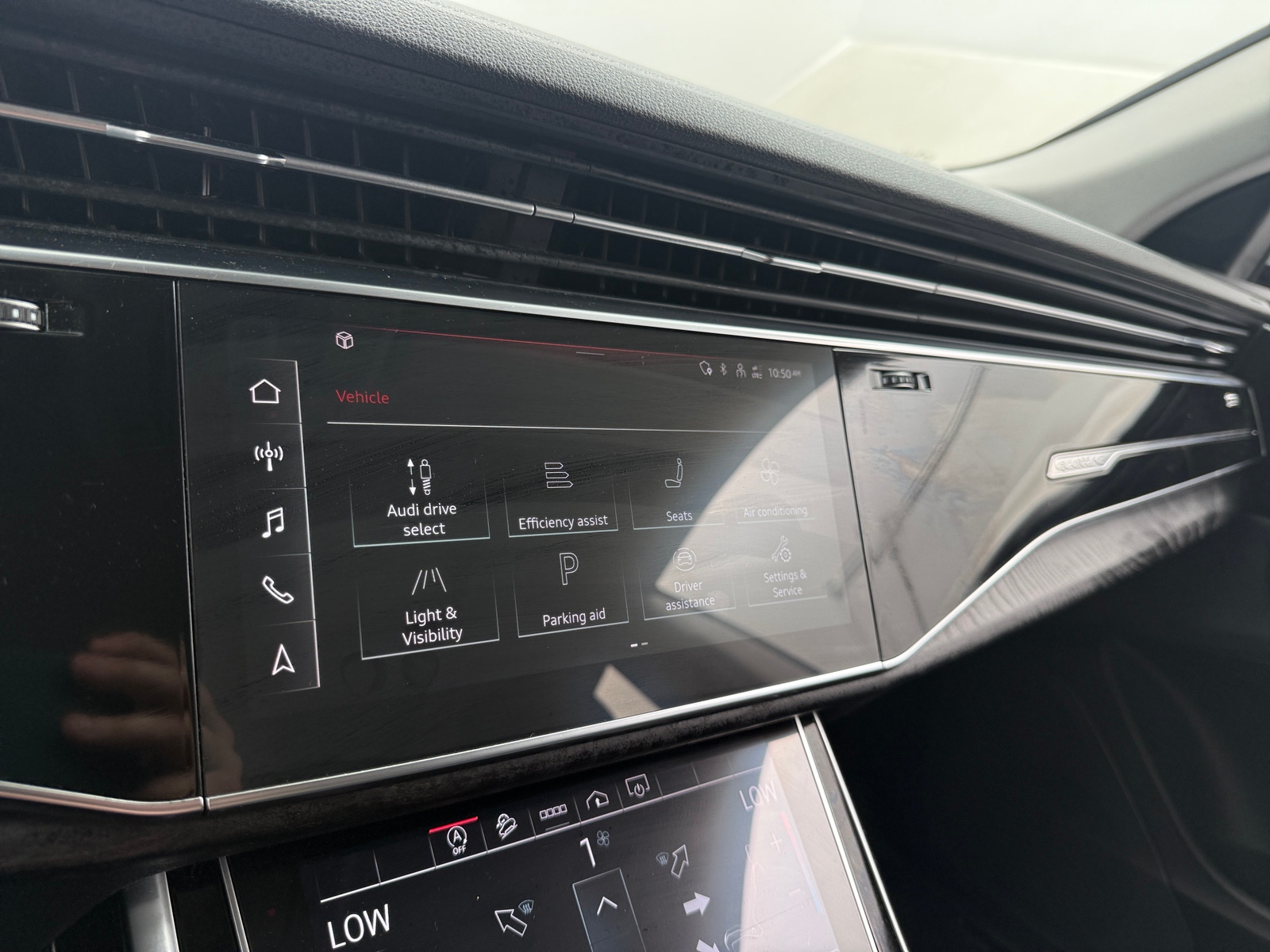 Thumbnail: 2023 Audi Q8 - 3