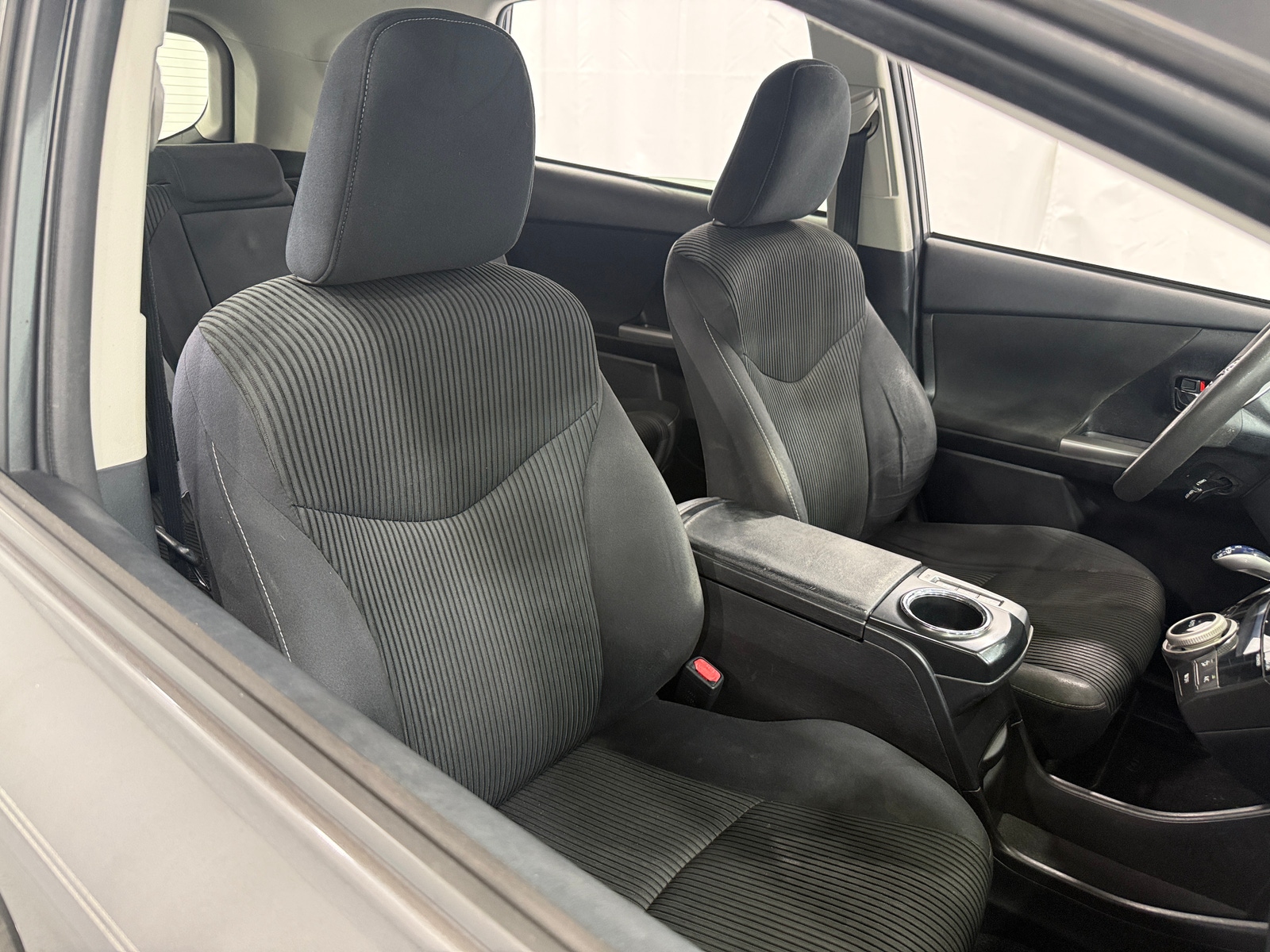 Thumbnail: 2016 Toyota Prius v - 2