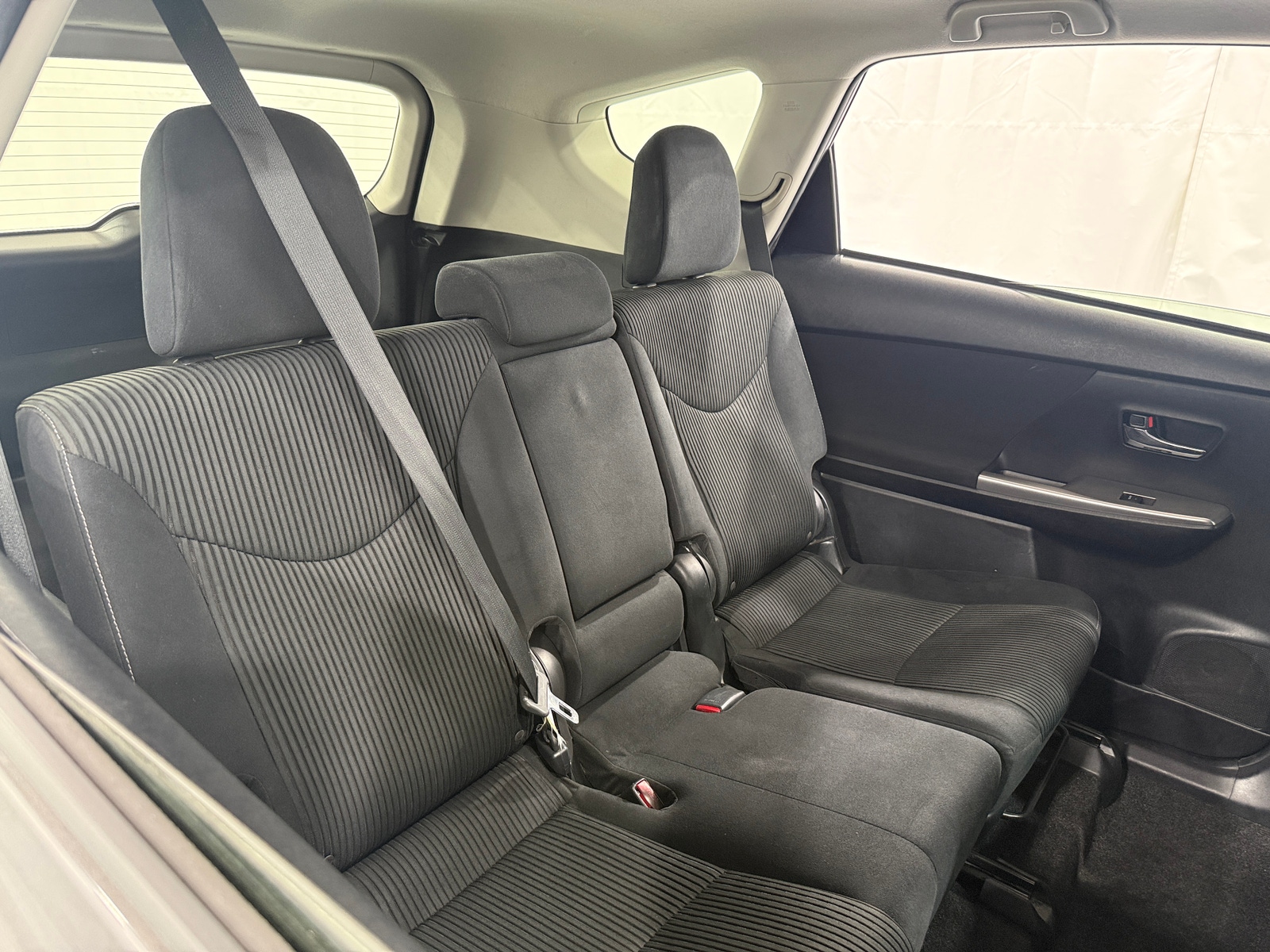 Thumbnail: 2016 Toyota Prius v - 6