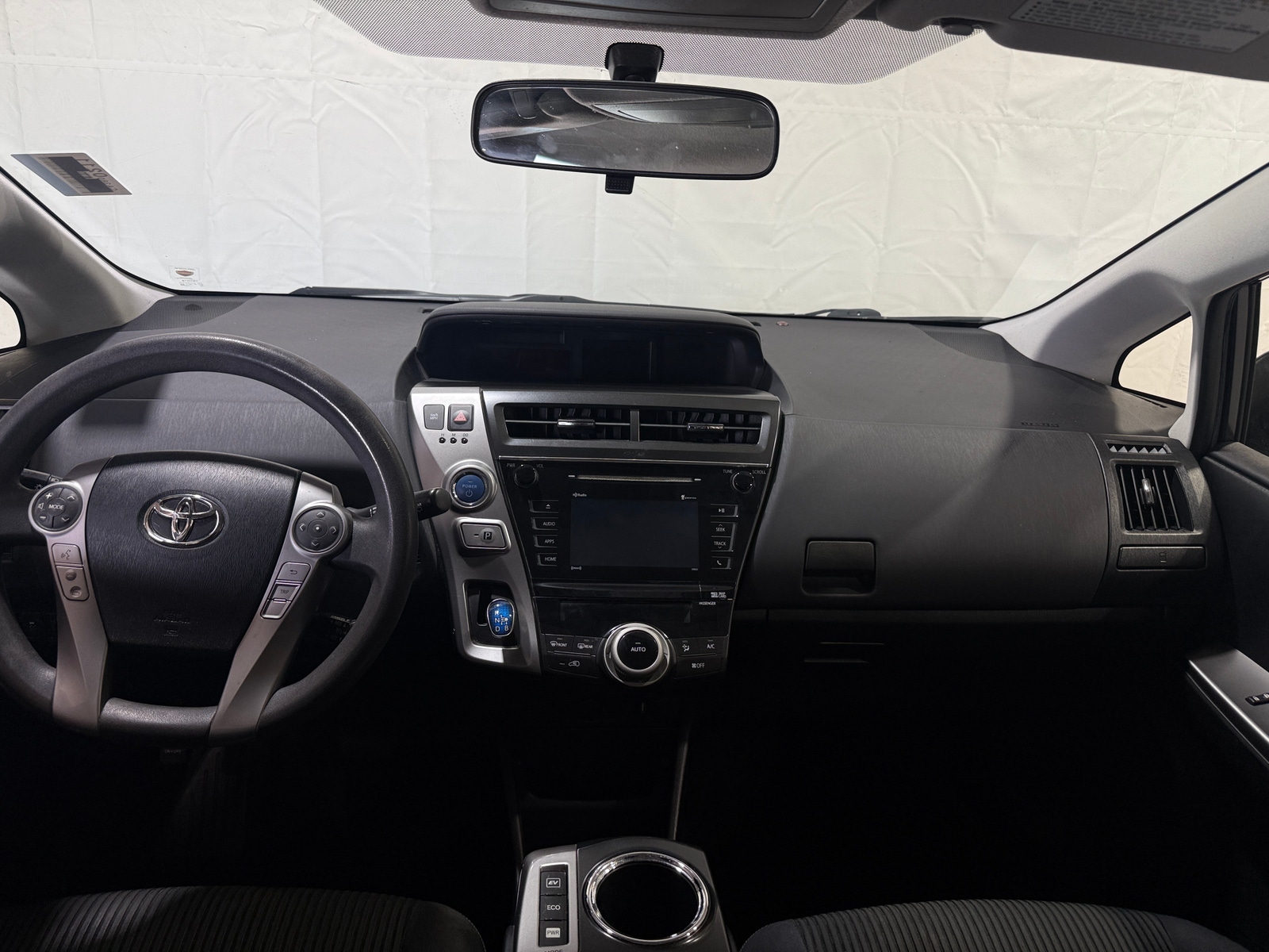 Thumbnail: 2016 Toyota Prius v - 3