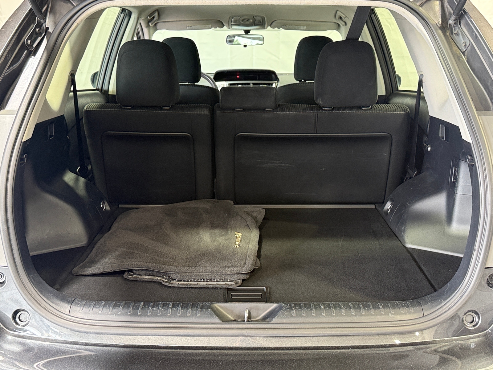 Thumbnail: 2016 Toyota Prius v - 7