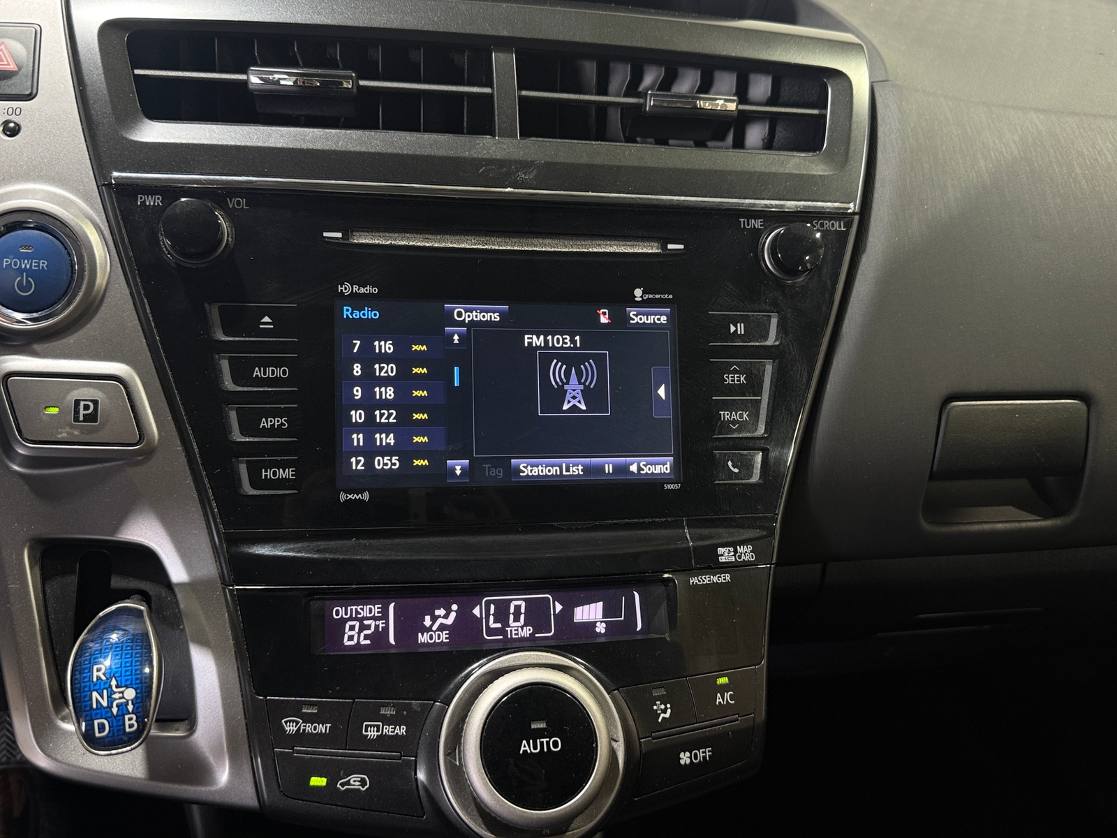 Thumbnail: 2016 Toyota Prius v - 4