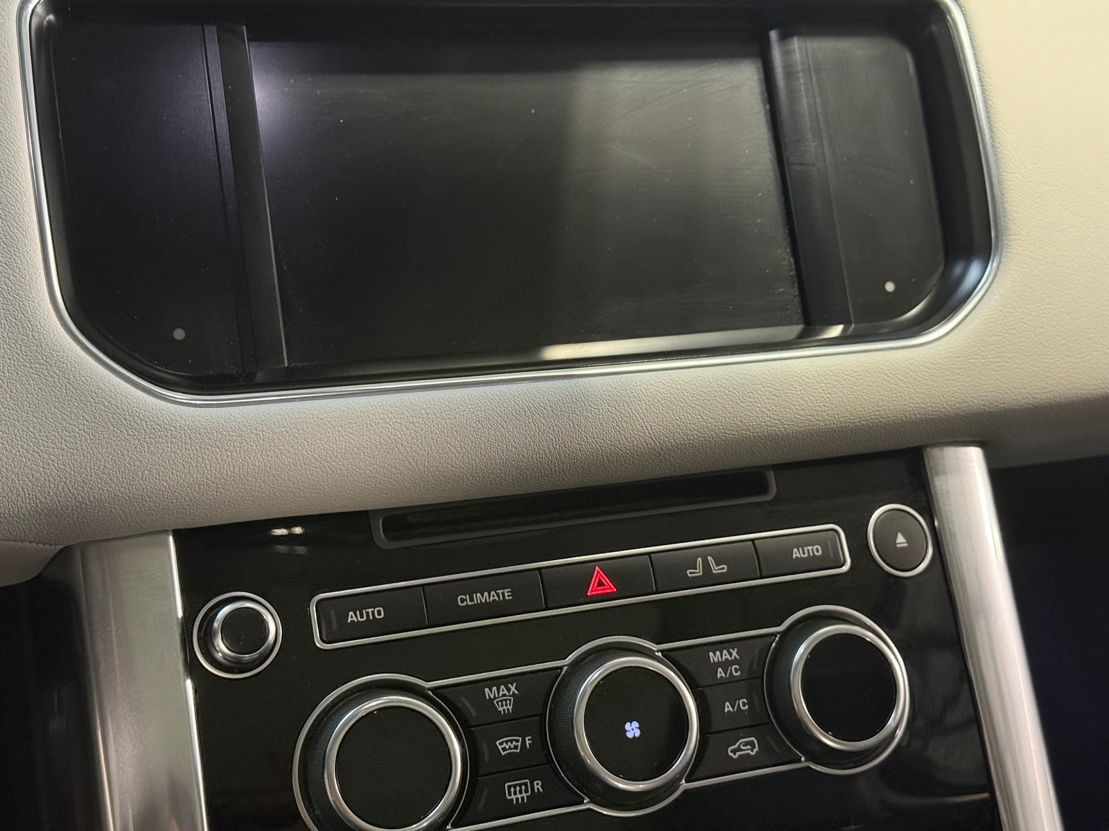 Thumbnail: 2015 Land Rover Range Rover Sport - 3