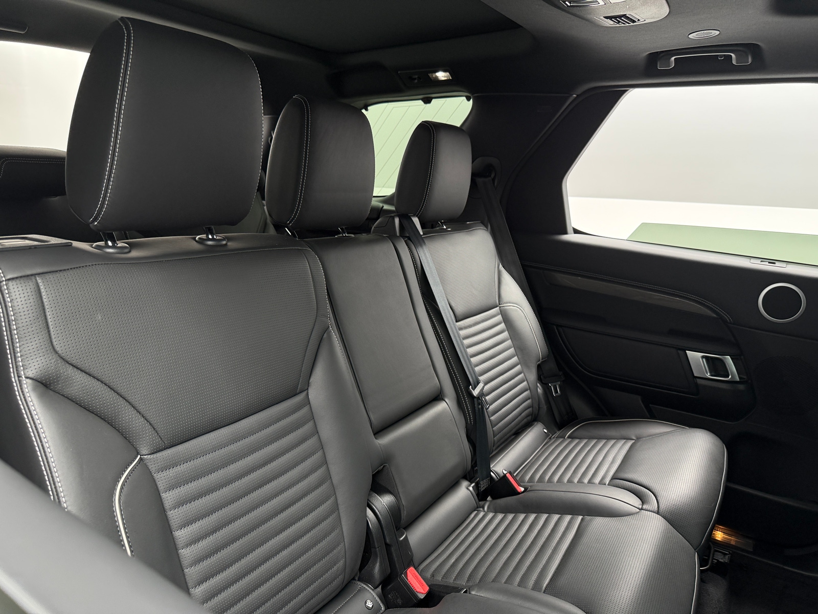 Thumbnail: 2024 Land Rover Discovery - 5