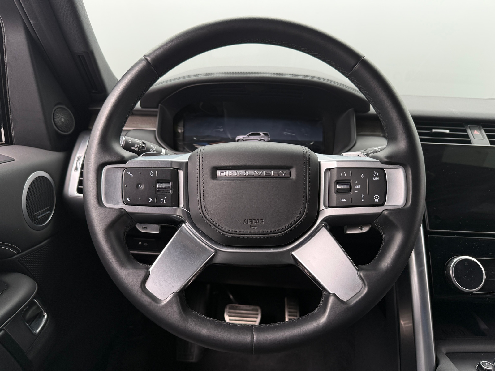 Thumbnail: 2024 Land Rover Discovery - 4