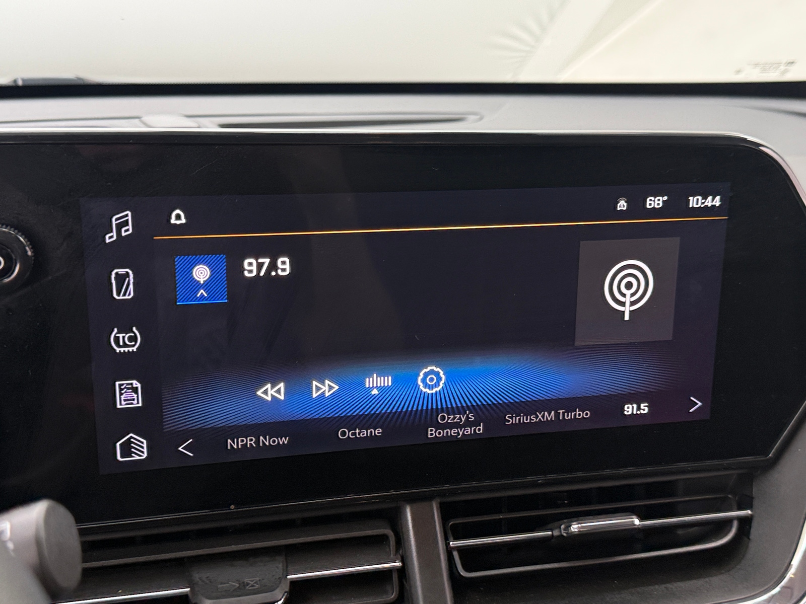 Thumbnail: 2025 Chevrolet Trax - 4