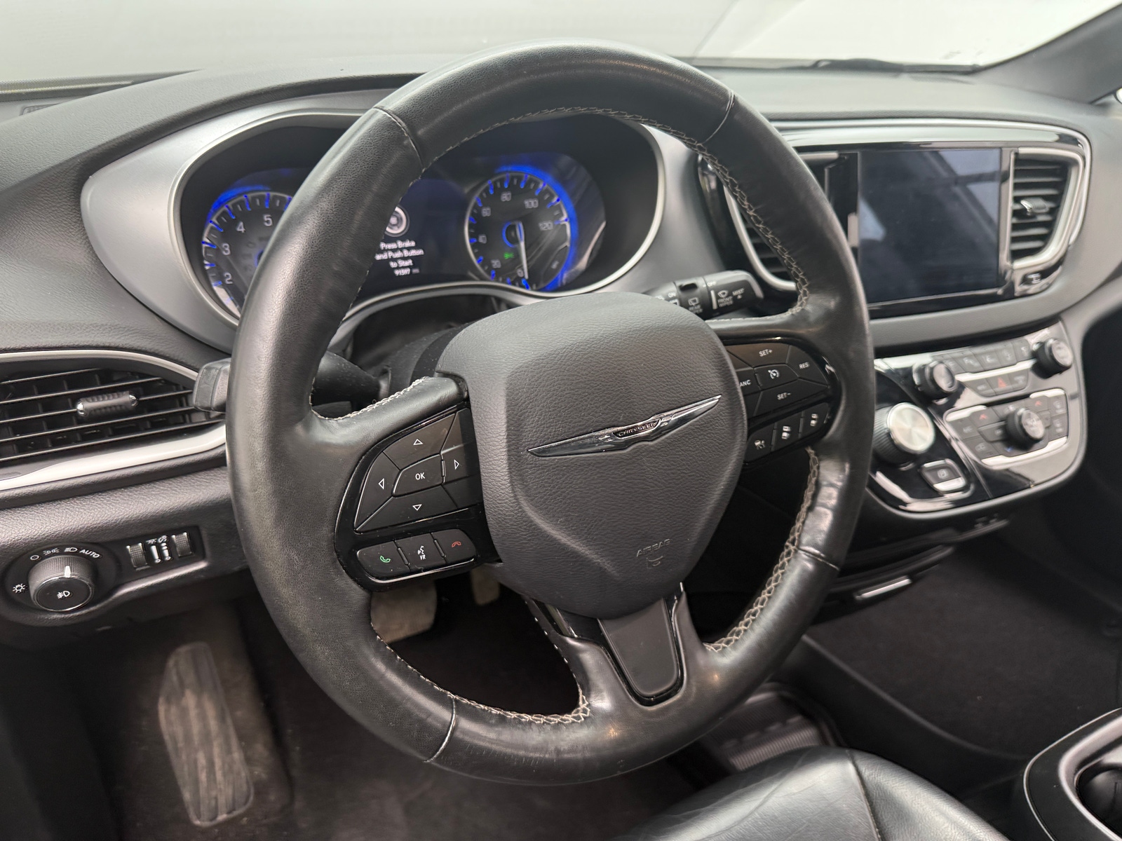 Thumbnail: 2020 Chrysler Pacifica - 4