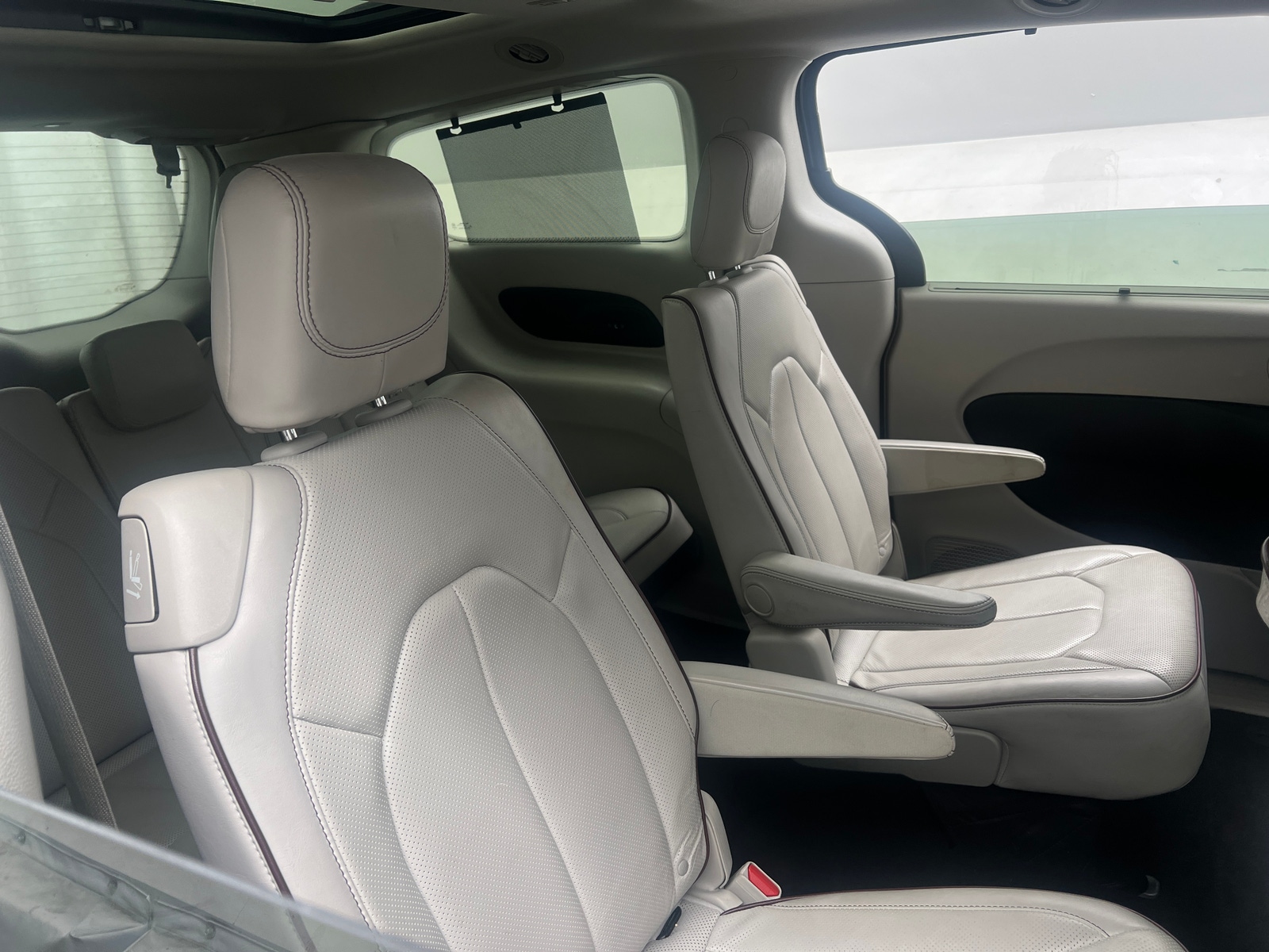 Thumbnail: 2018 Chrysler Pacifica - 5
