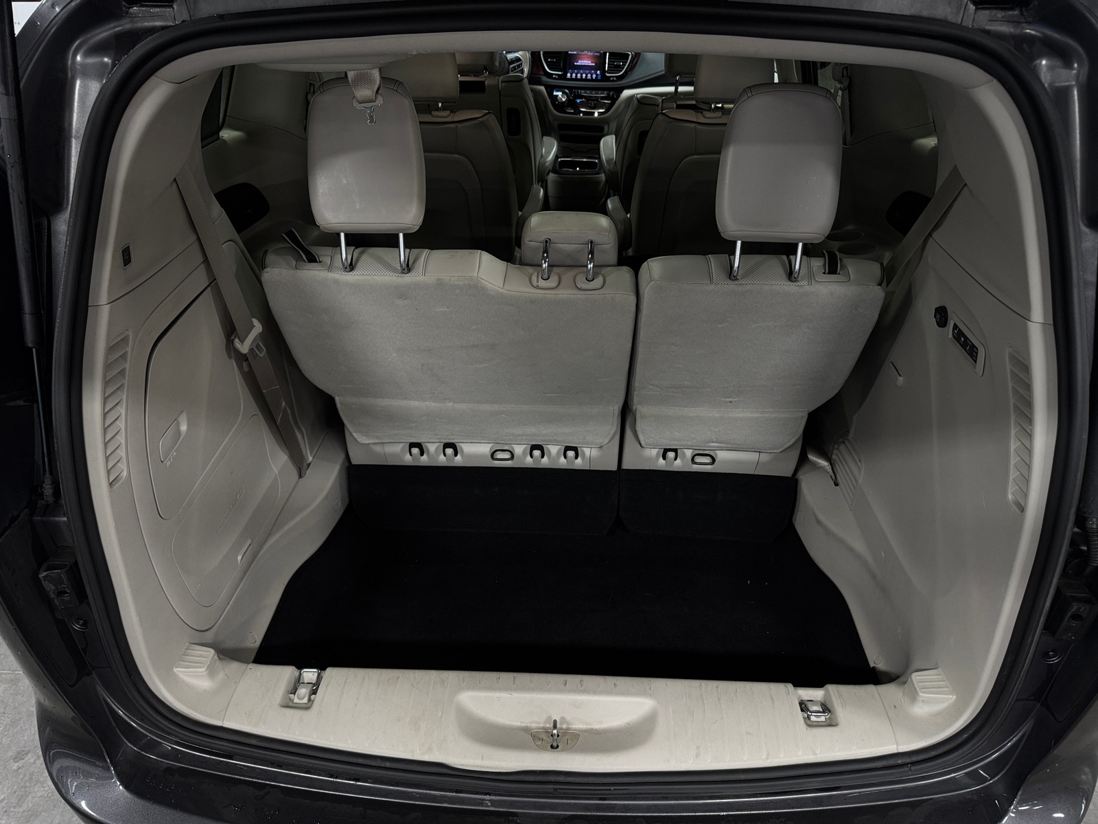 Thumbnail: 2018 Chrysler Pacifica - 6