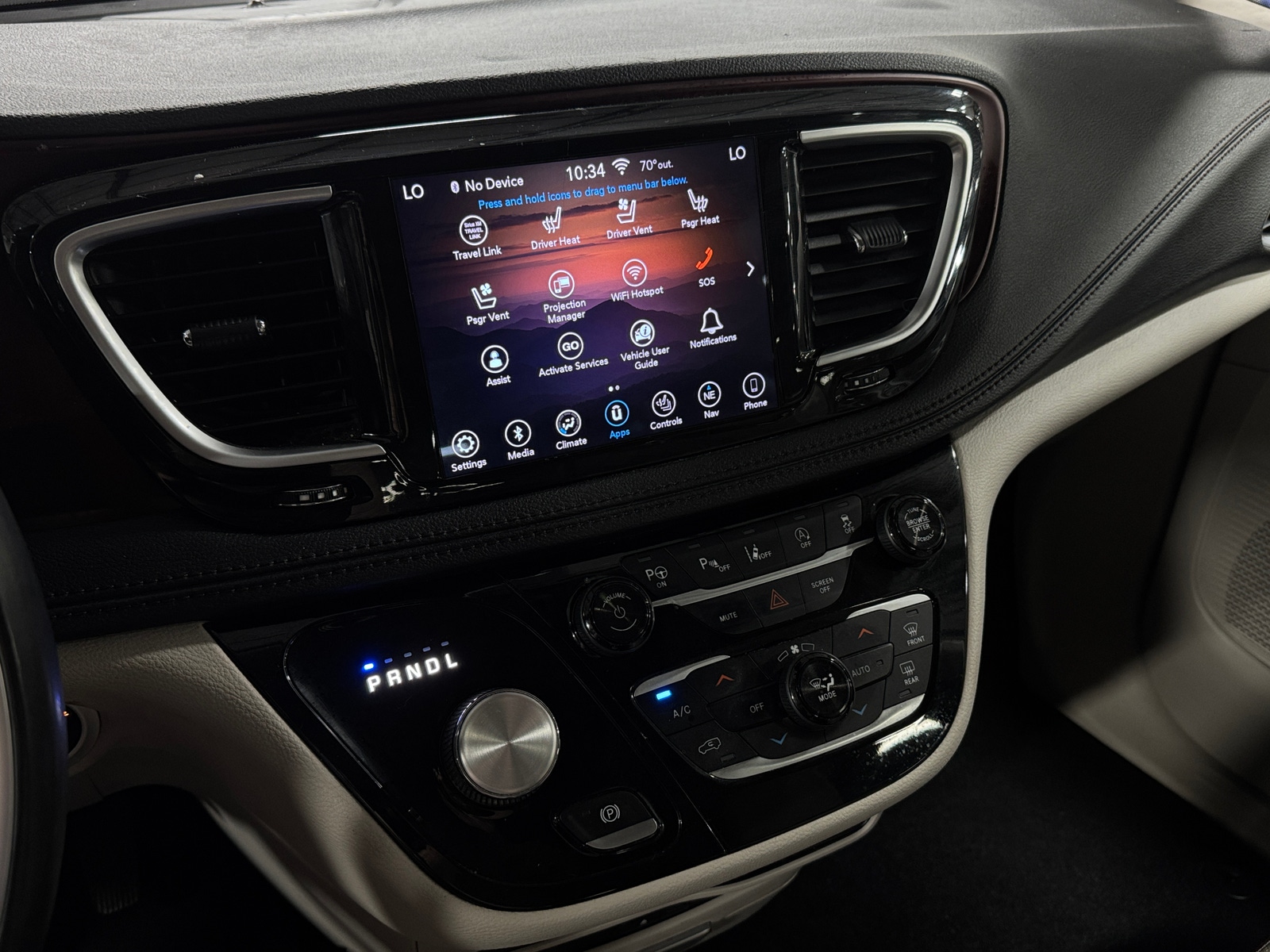Thumbnail: 2018 Chrysler Pacifica - 3
