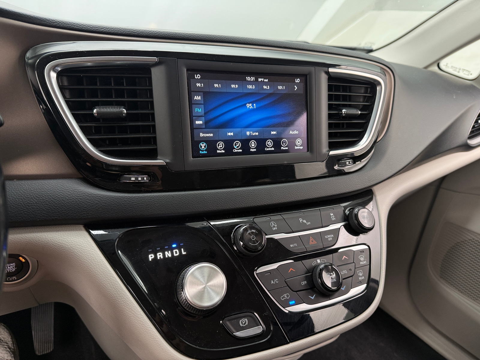 Thumbnail: 2019 Chrysler Pacifica - 3