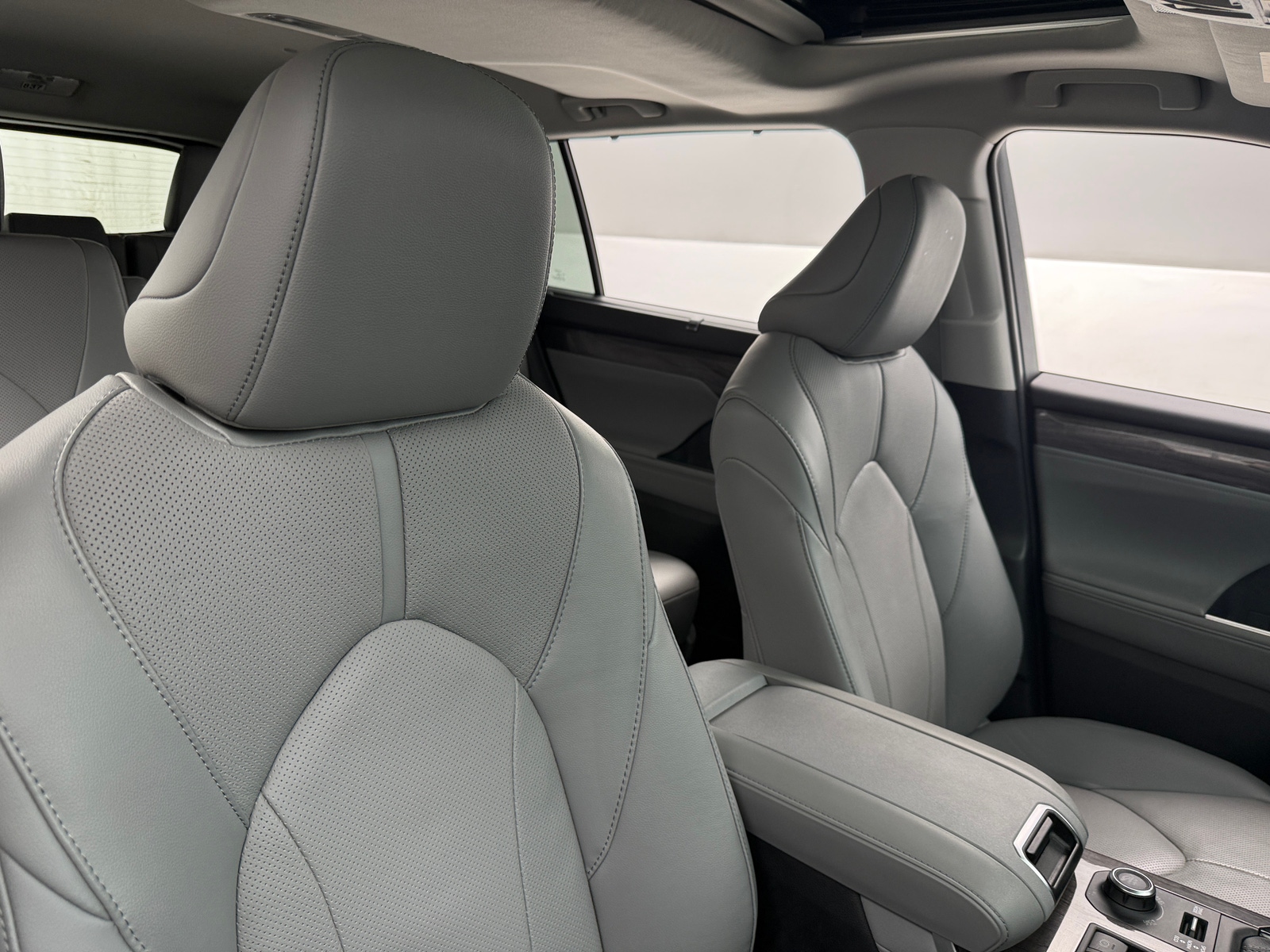 Thumbnail: 2024 Toyota Highlander - 2