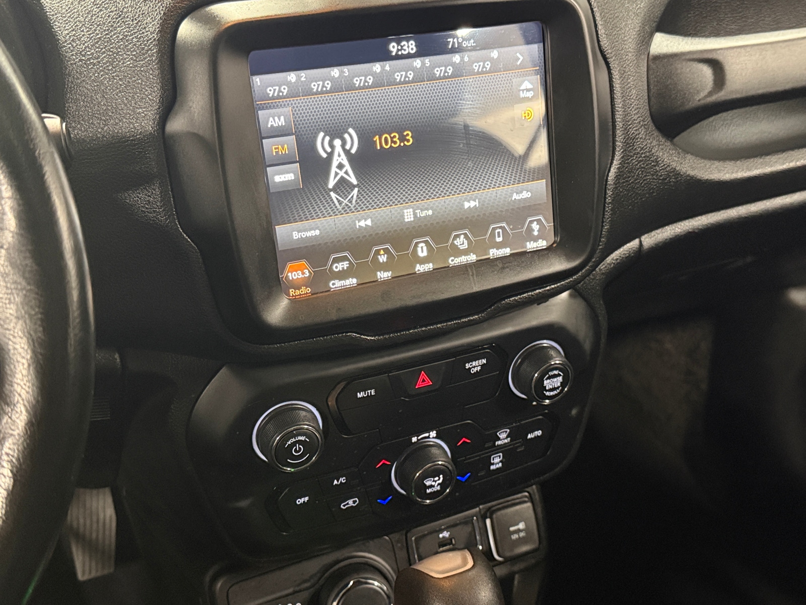 Thumbnail: 2018 Jeep Renegade - 4