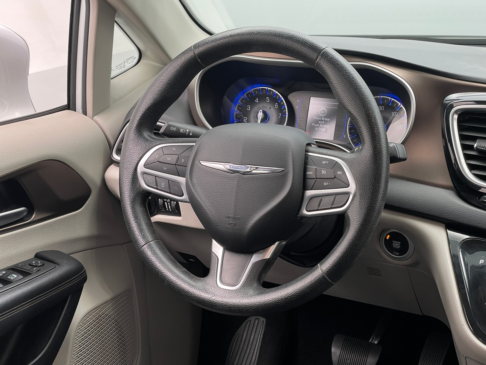 Thumbnail: 2018 Chrysler Pacifica - 4