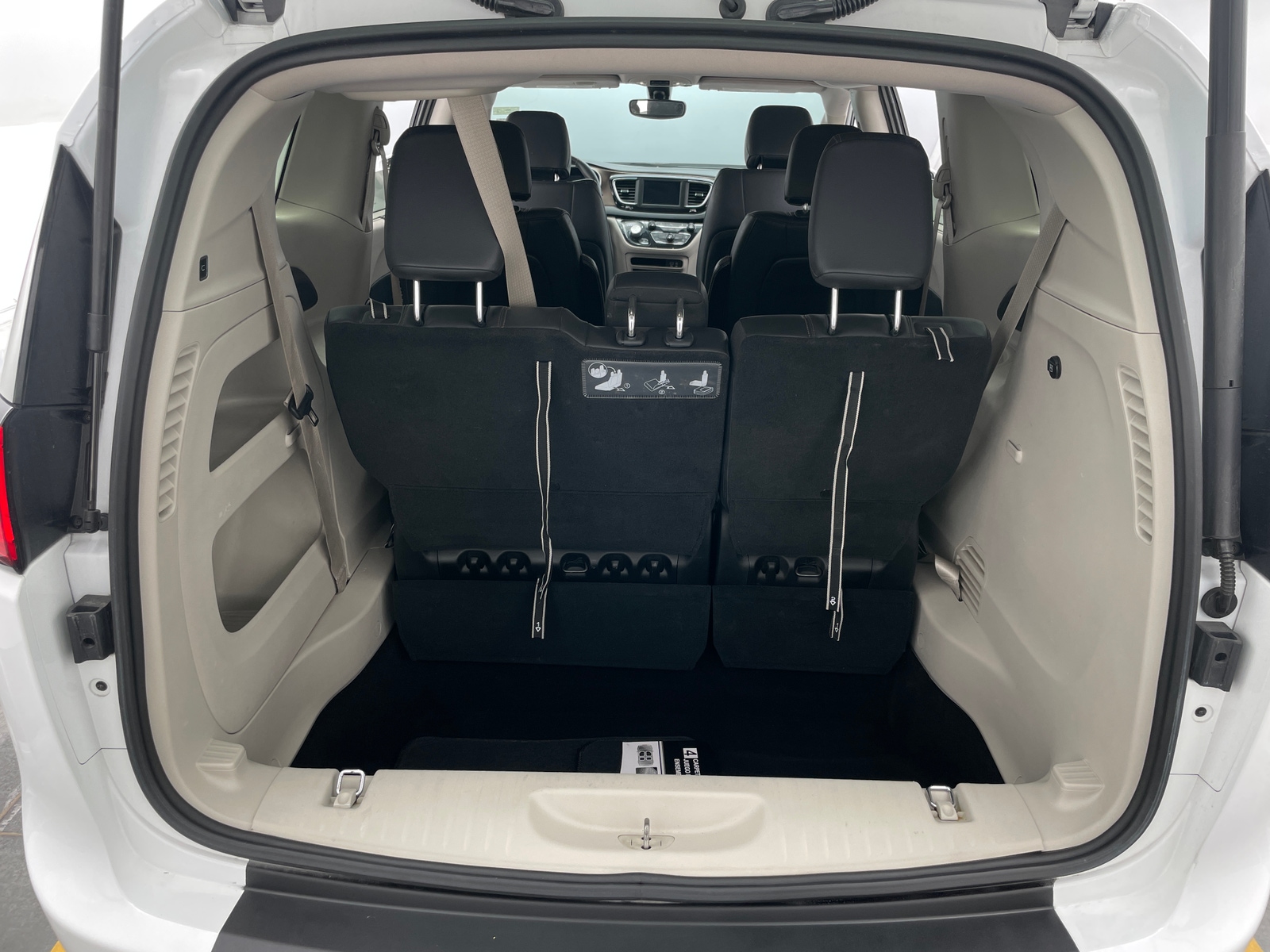 Thumbnail: 2018 Chrysler Pacifica - 6