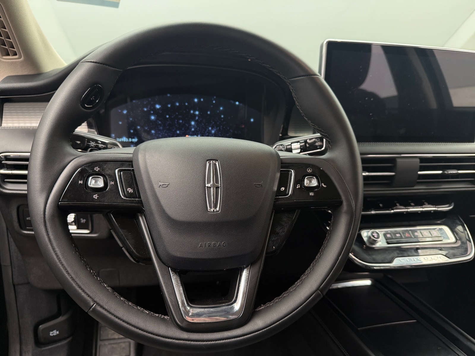 Thumbnail: 2023 Lincoln Corsair - 4