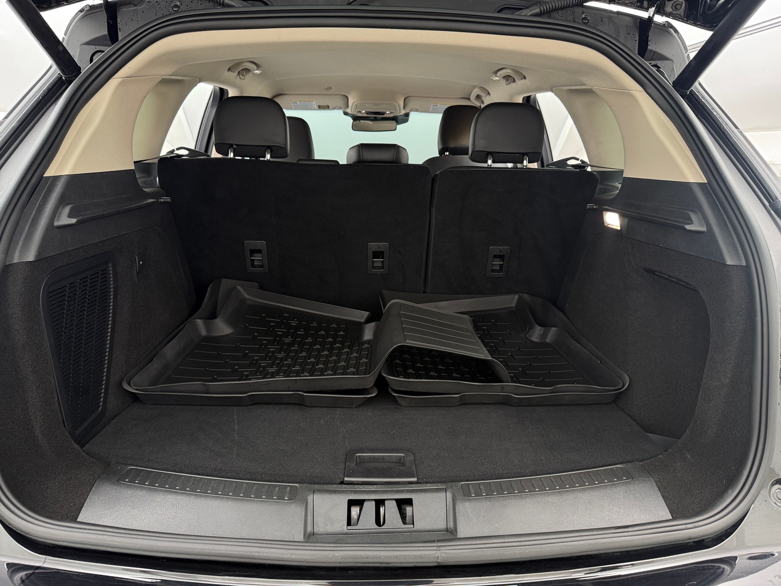 Thumbnail: 2023 Lincoln Corsair - 6