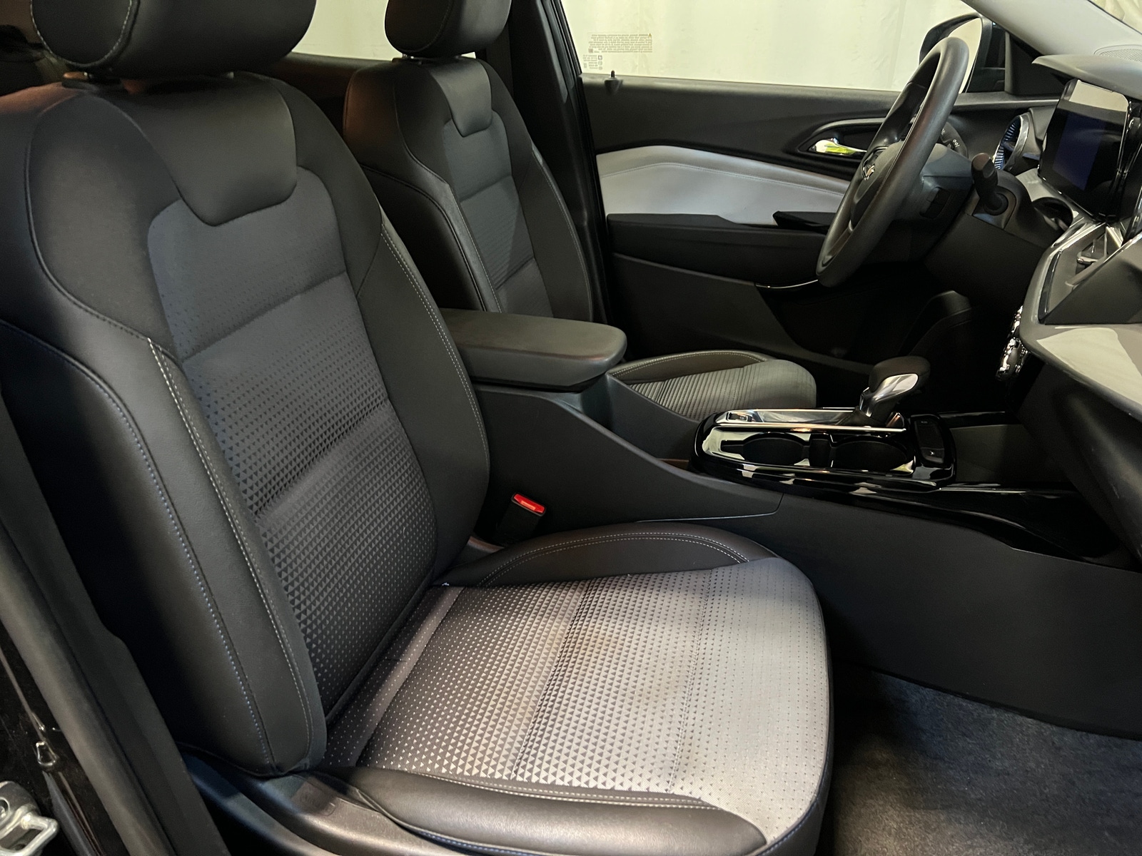 Thumbnail: 2025 Chevrolet Trax - 2