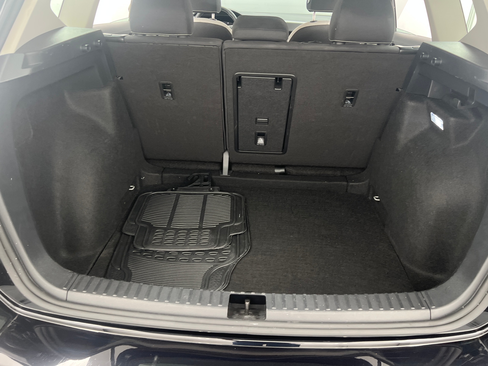 Thumbnail: 2025 Volkswagen Taos - 7