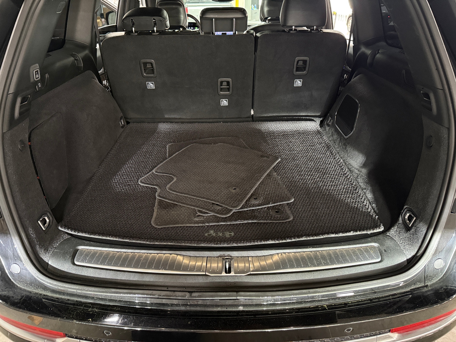 Thumbnail: 2023 Jeep Grand Cherokee - 6