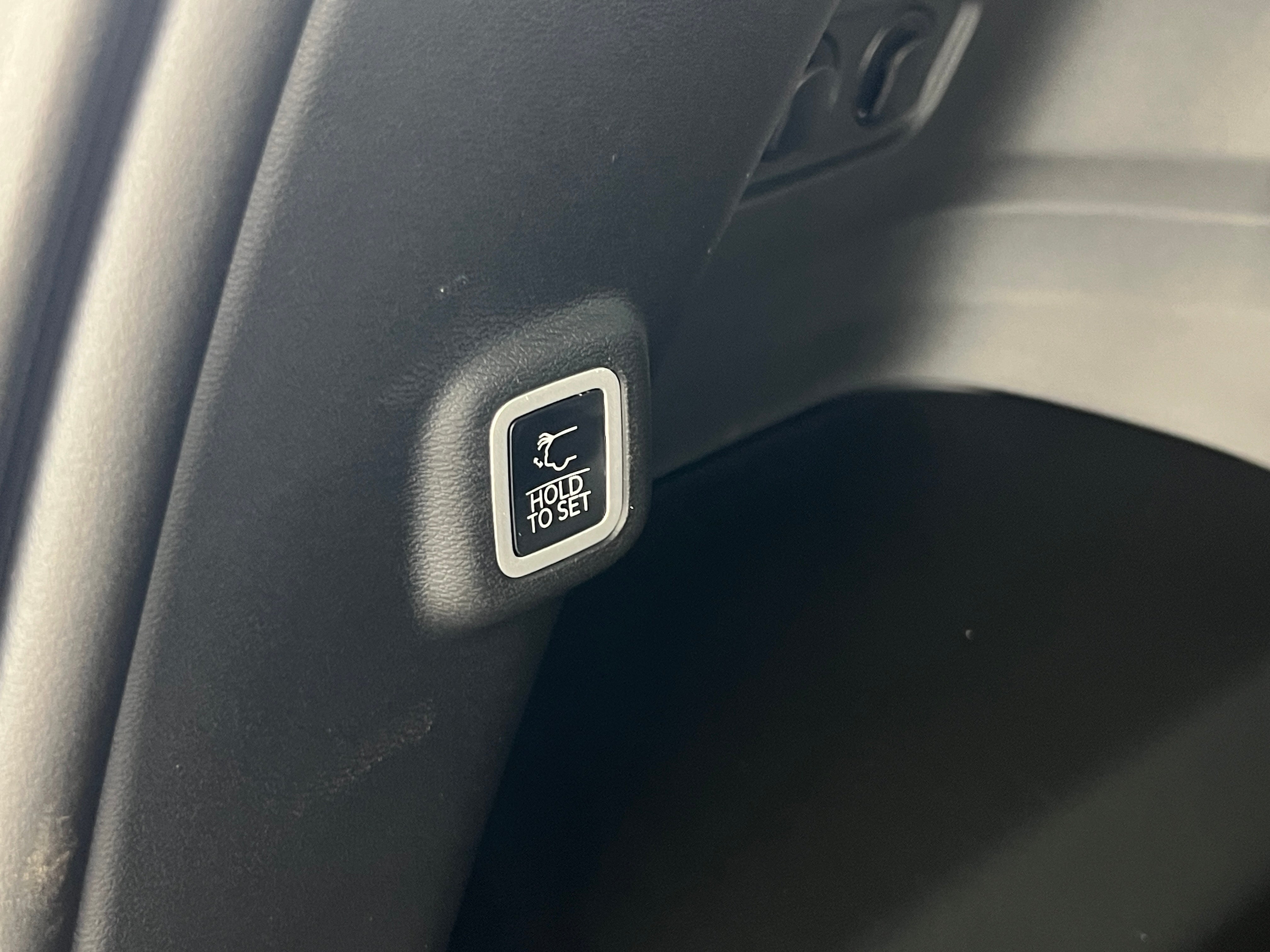 2026 Jeep Cherokee Overland - Photo 17