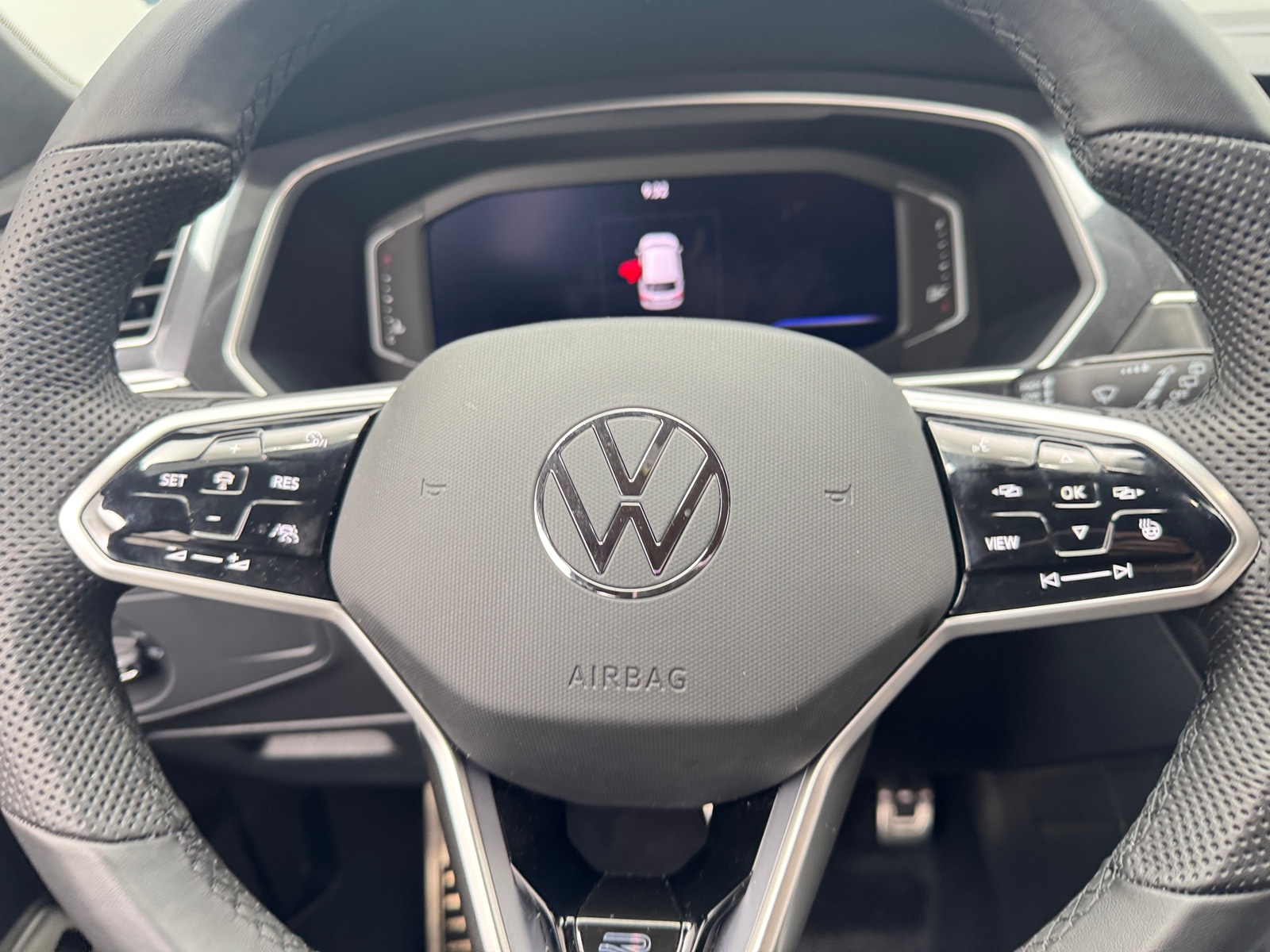 Thumbnail: 2022 Volkswagen Tiguan - 4