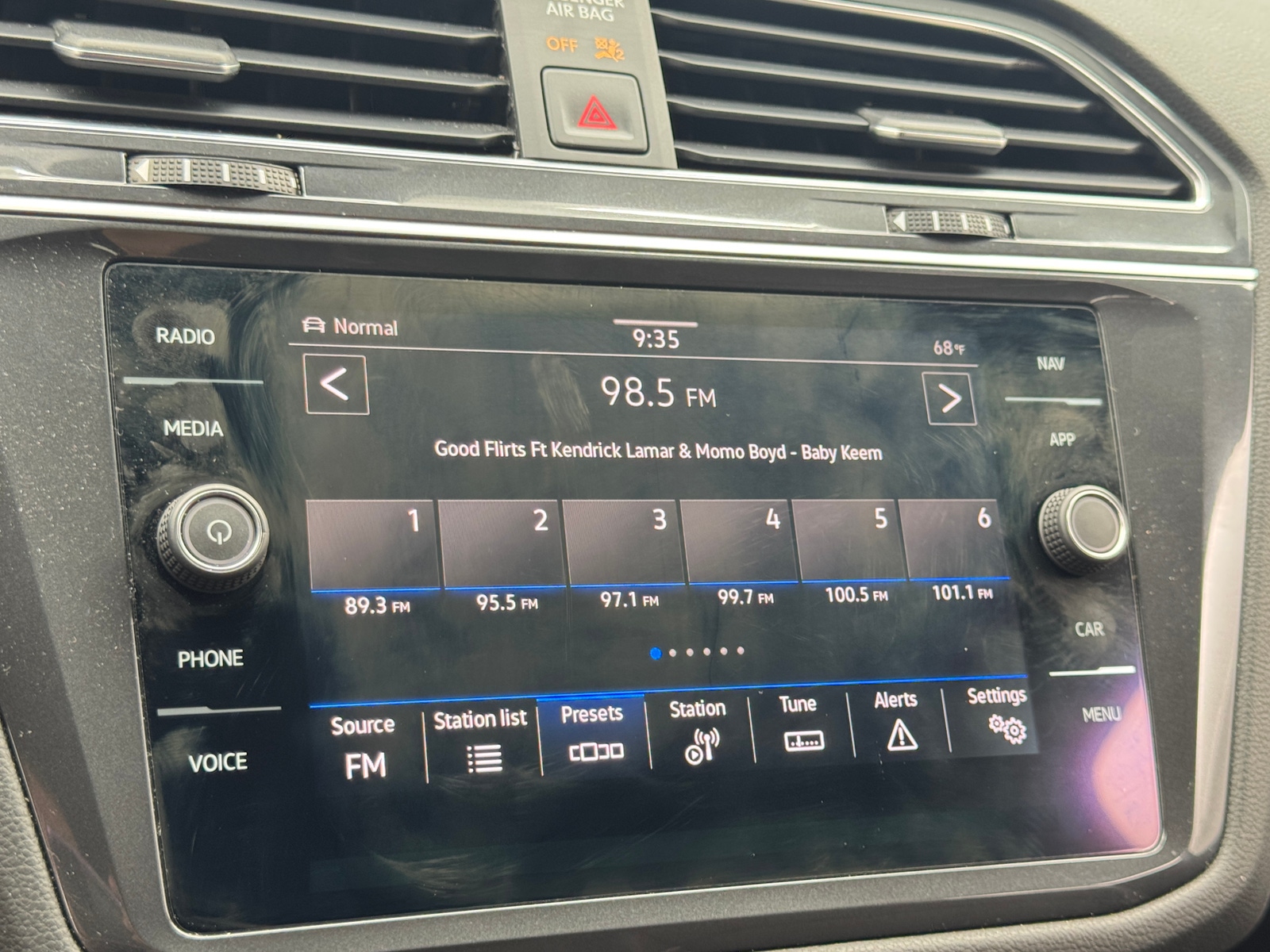 Thumbnail: 2022 Volkswagen Tiguan - 3