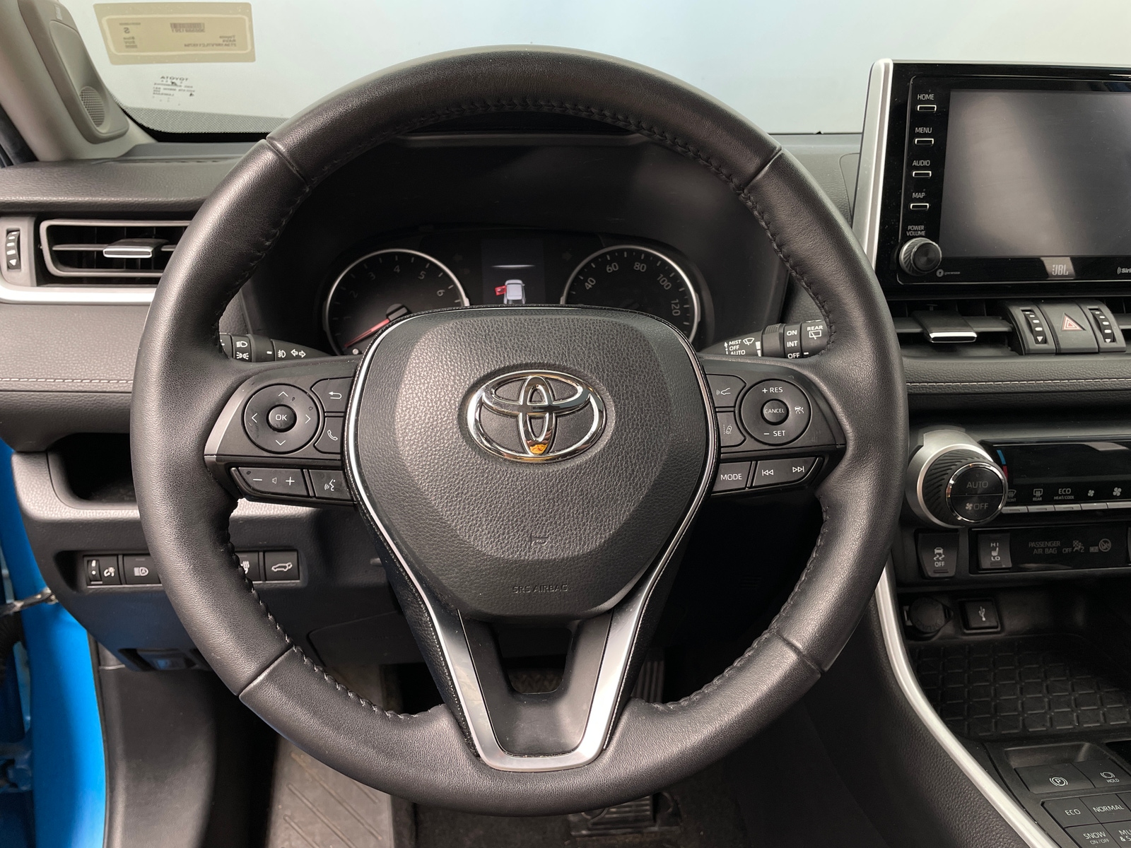 Thumbnail: 2020 Toyota RAV4 - 4