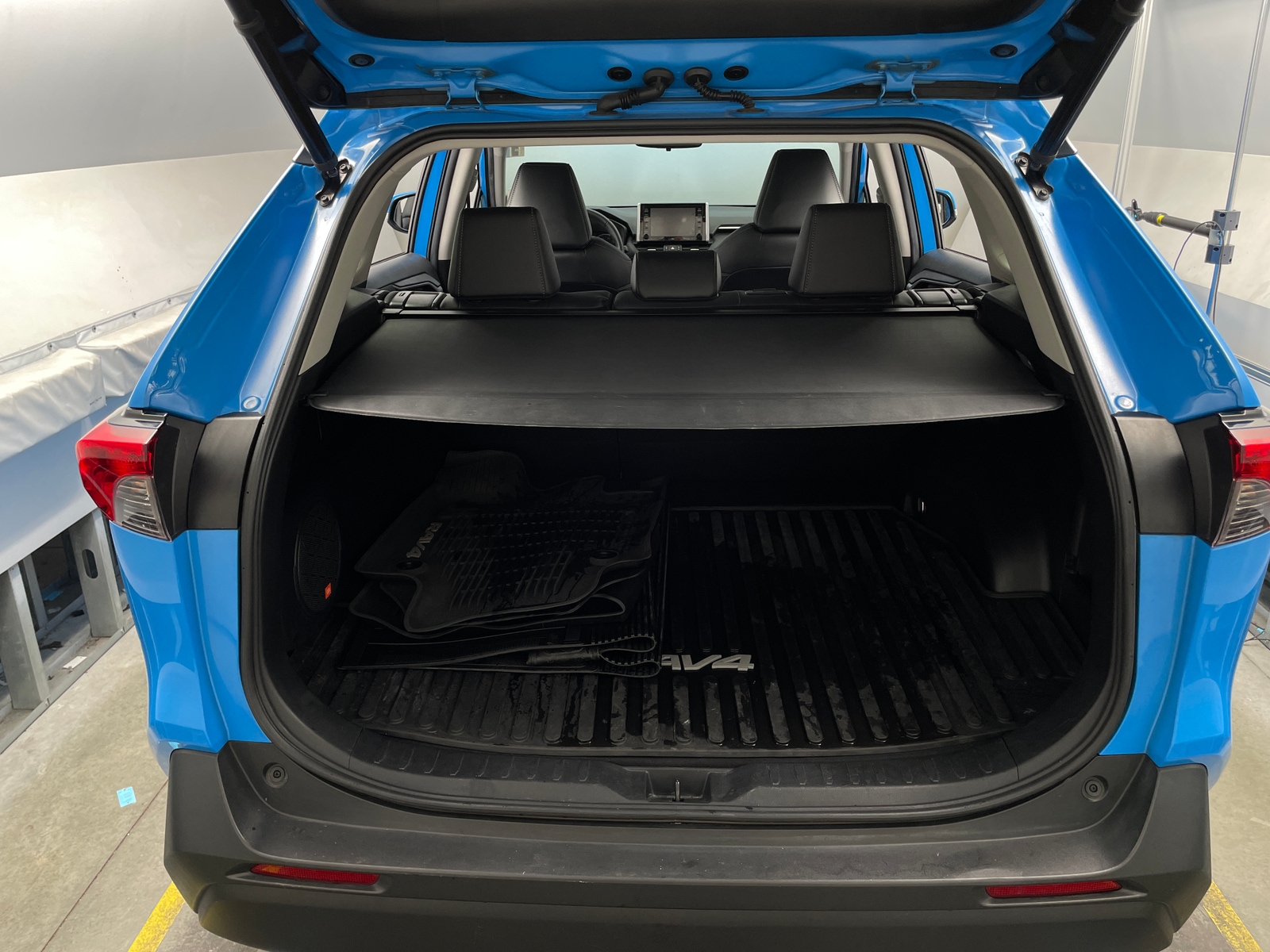 Thumbnail: 2020 Toyota RAV4 - 6