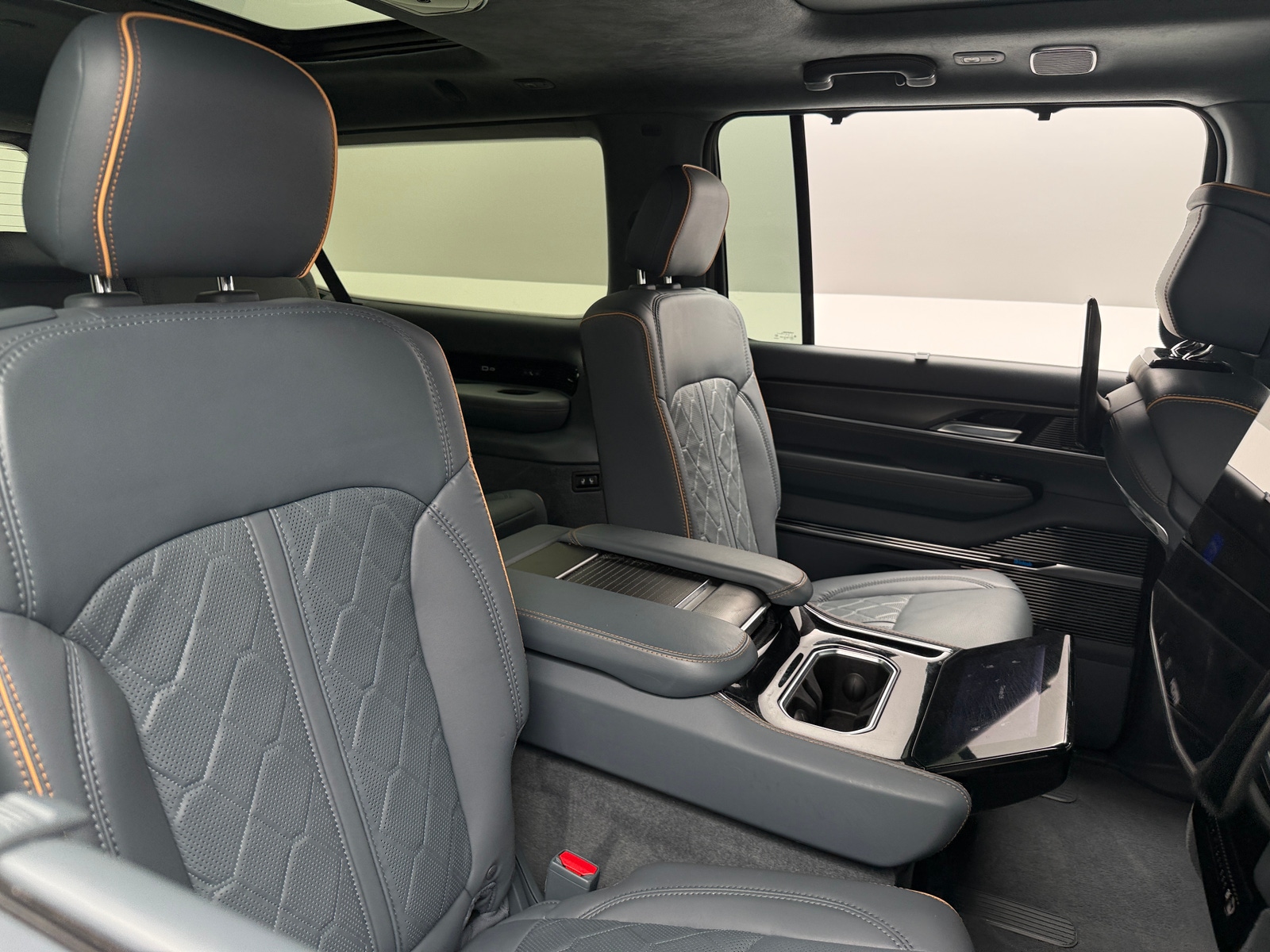 Thumbnail: 2023 Jeep Grand Wagoneer L - 5