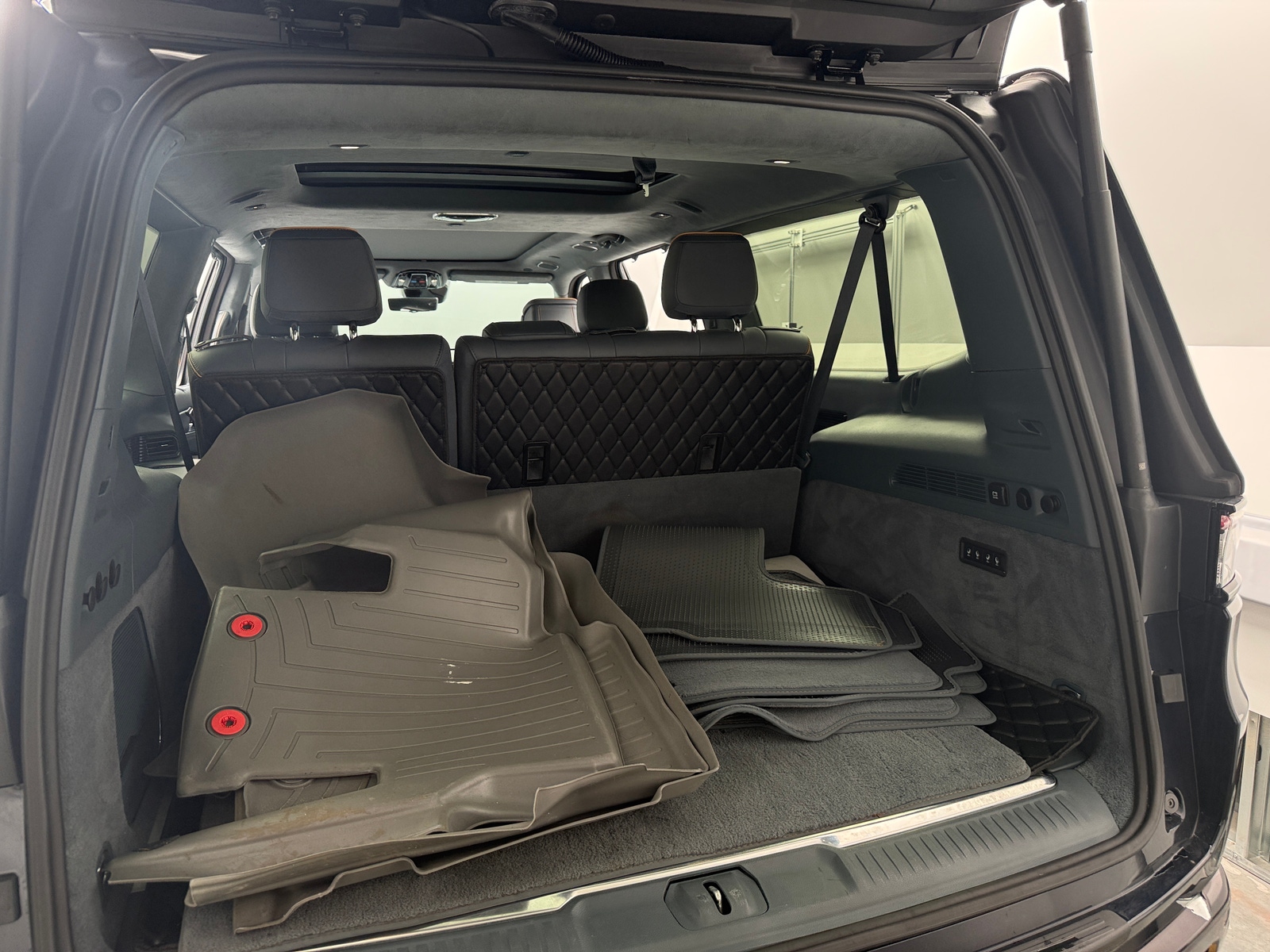 Thumbnail: 2023 Jeep Grand Wagoneer L - 6