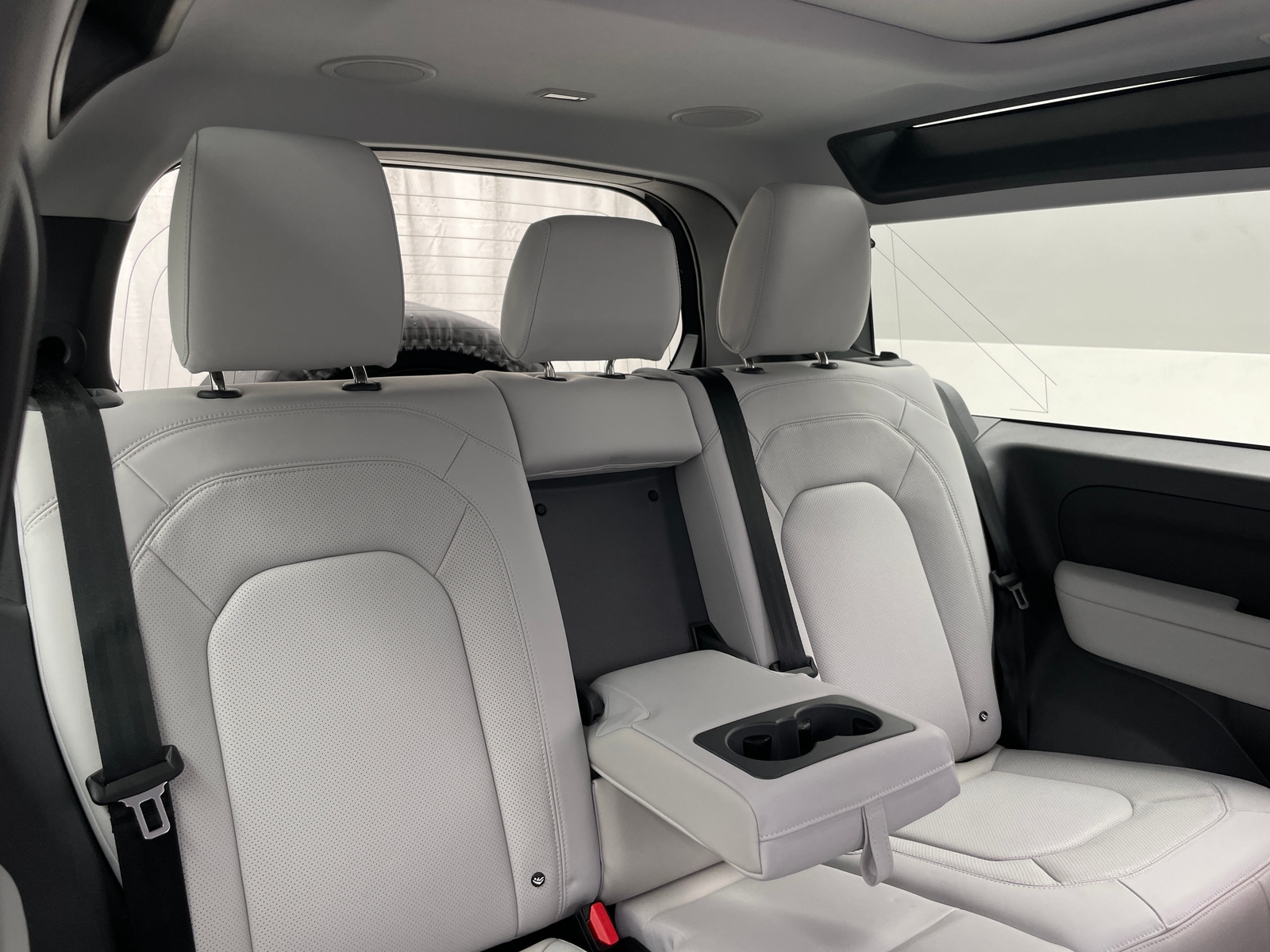 Thumbnail: 2025 Land Rover Defender - 5