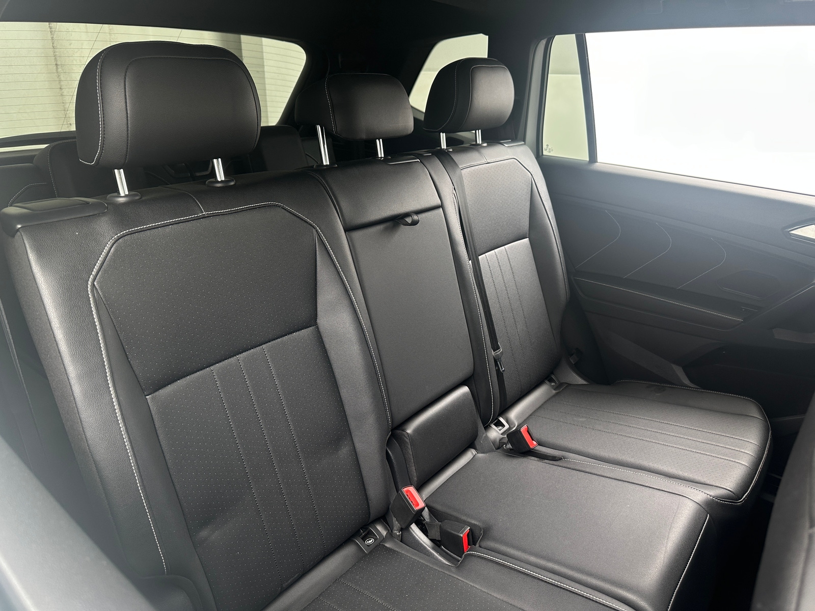 Thumbnail: 2023 Volkswagen Tiguan - 5