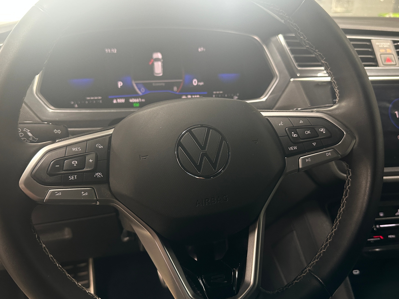 Thumbnail: 2023 Volkswagen Tiguan - 4