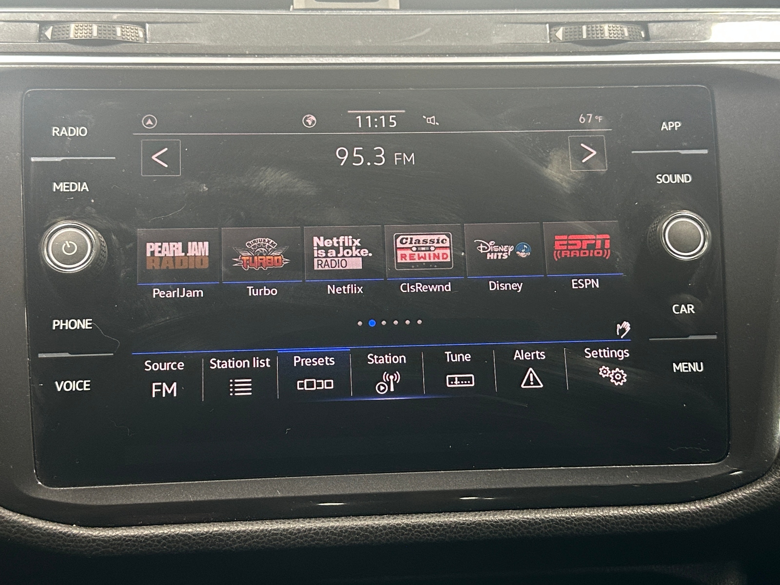 Thumbnail: 2023 Volkswagen Tiguan - 3