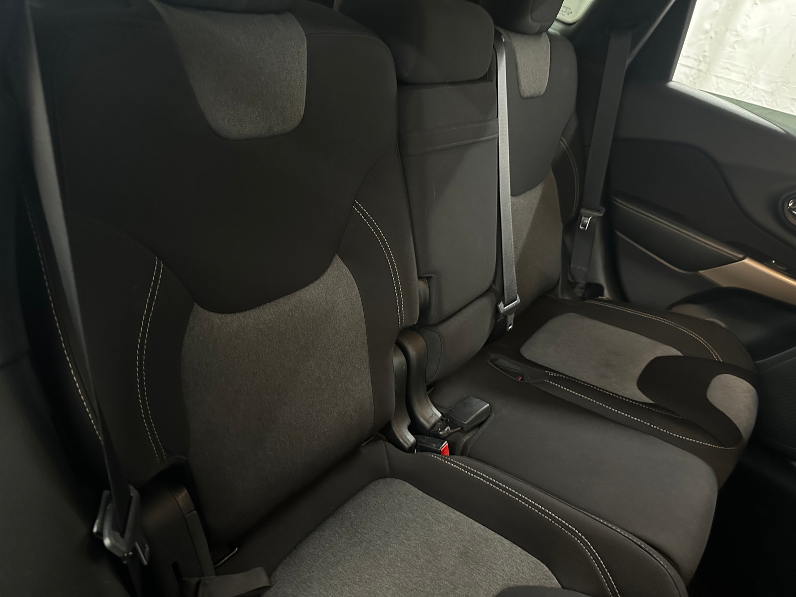 Thumbnail: 2018 Jeep Cherokee - 6