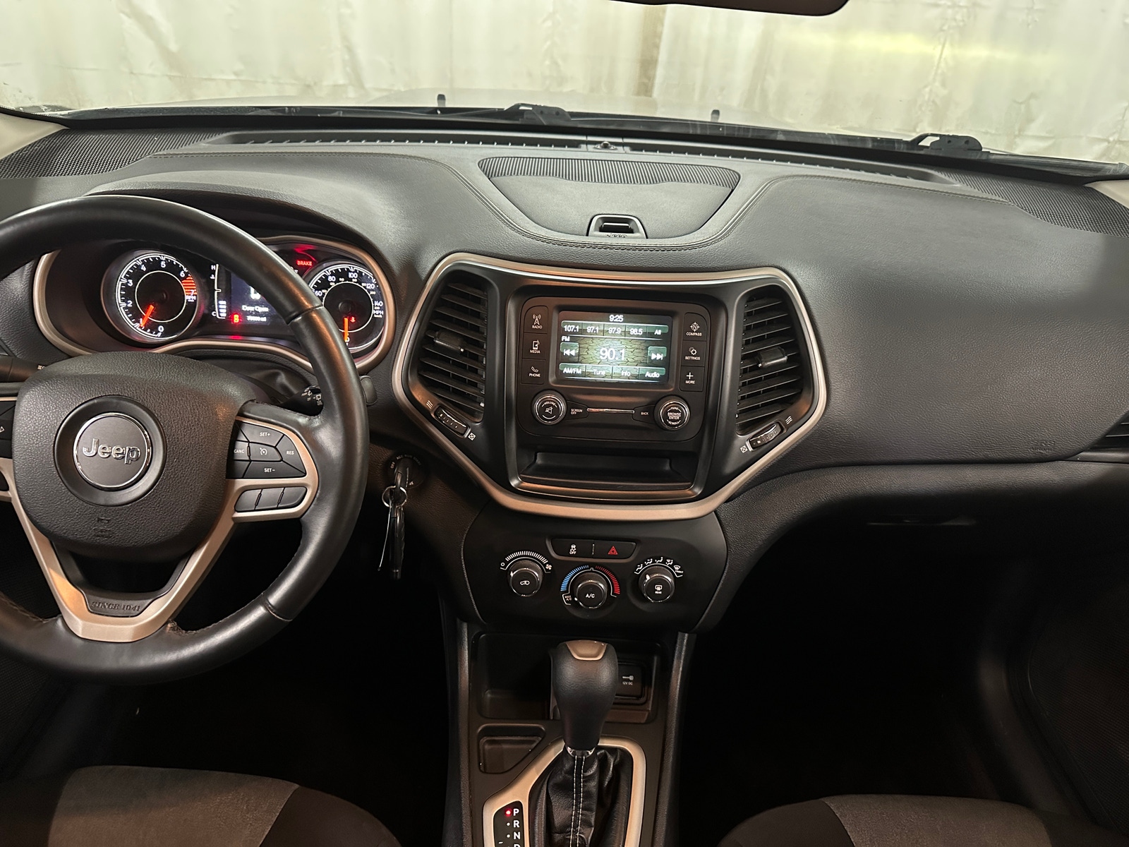 Thumbnail: 2018 Jeep Cherokee - 3