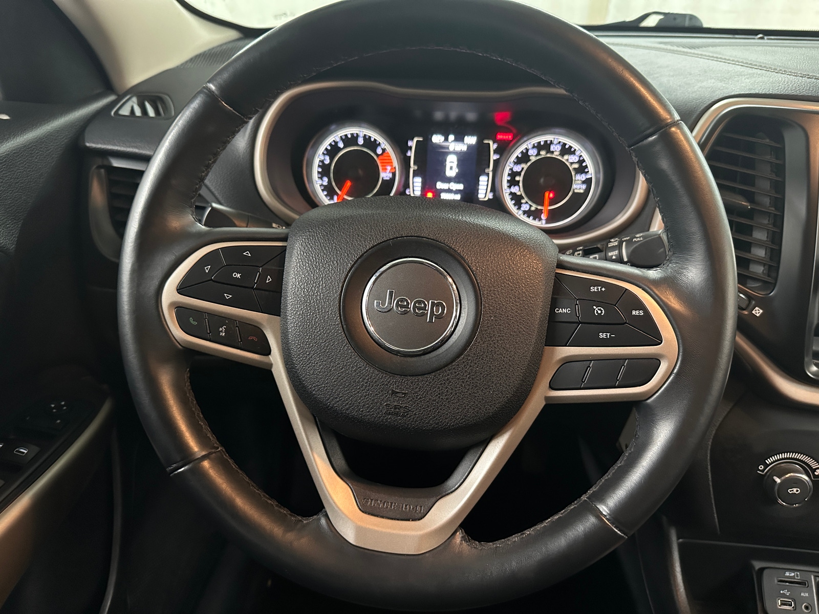 Thumbnail: 2018 Jeep Cherokee - 5