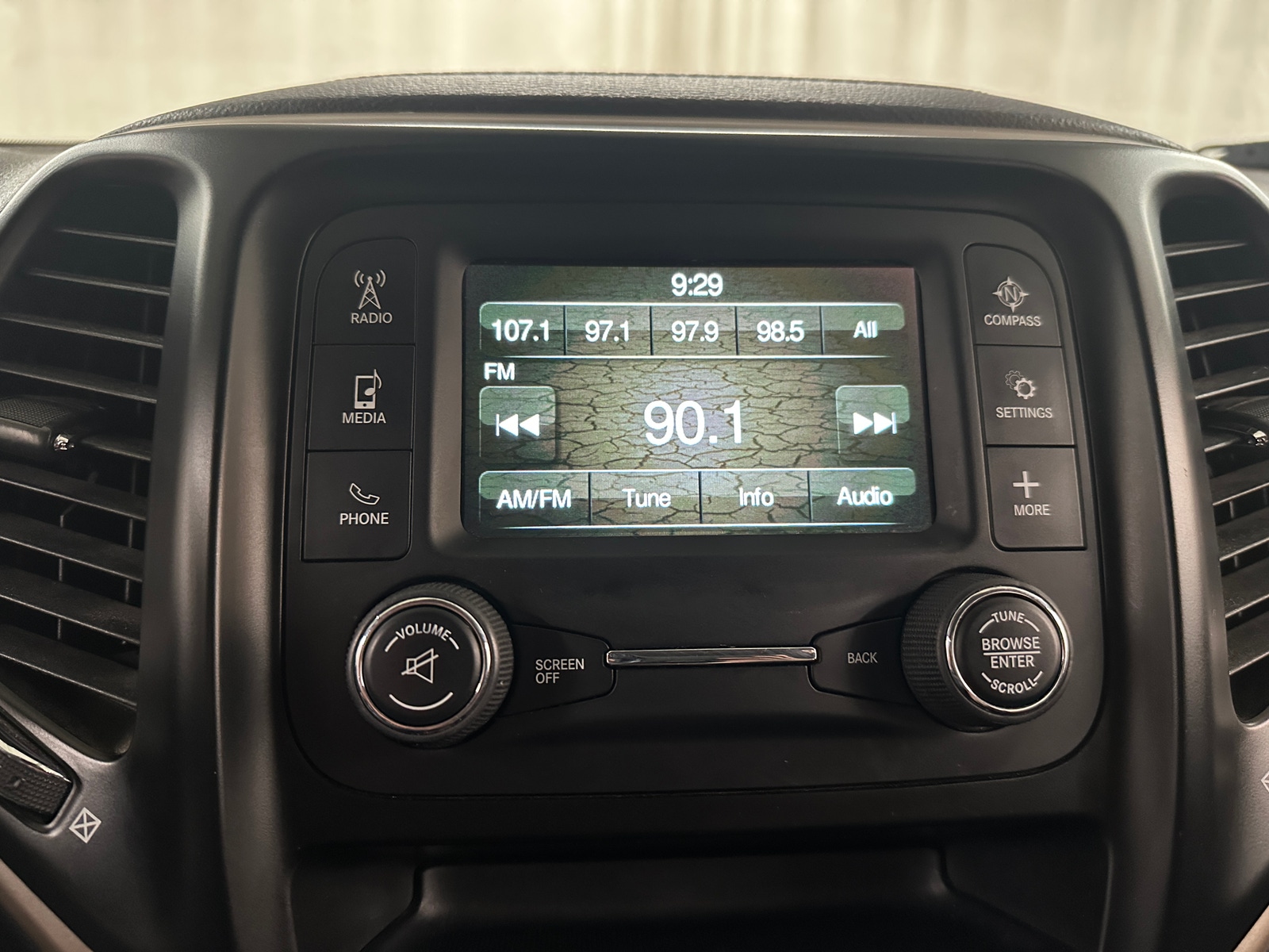 Thumbnail: 2018 Jeep Cherokee - 4