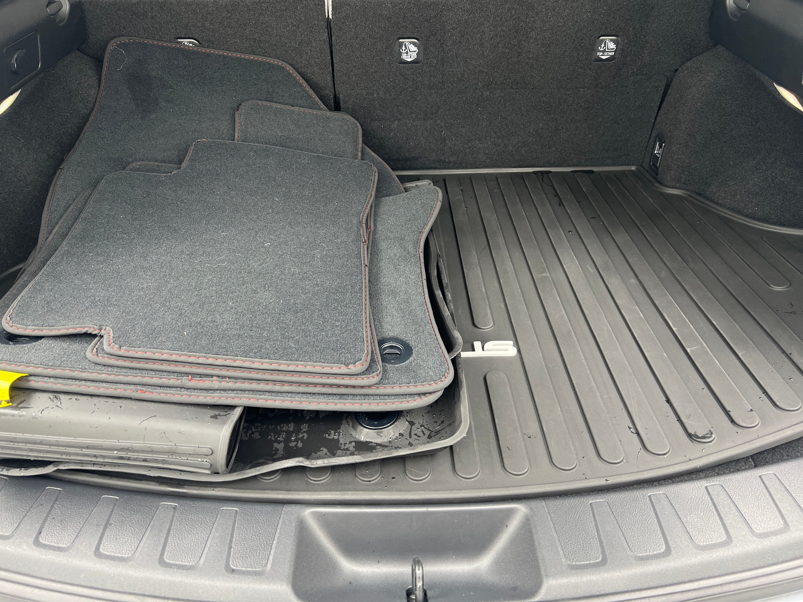 Thumbnail: 2025 Lexus UX - 6