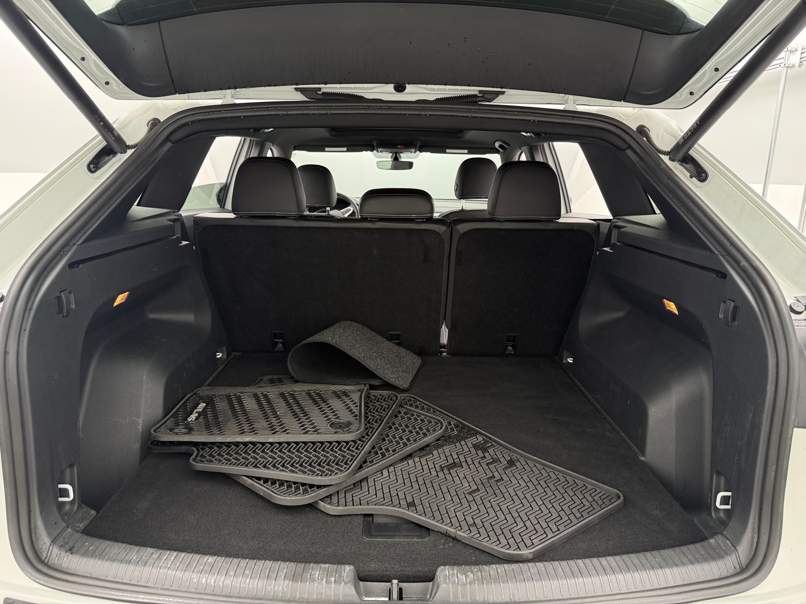 Thumbnail: 2023 Volkswagen Atlas - 6