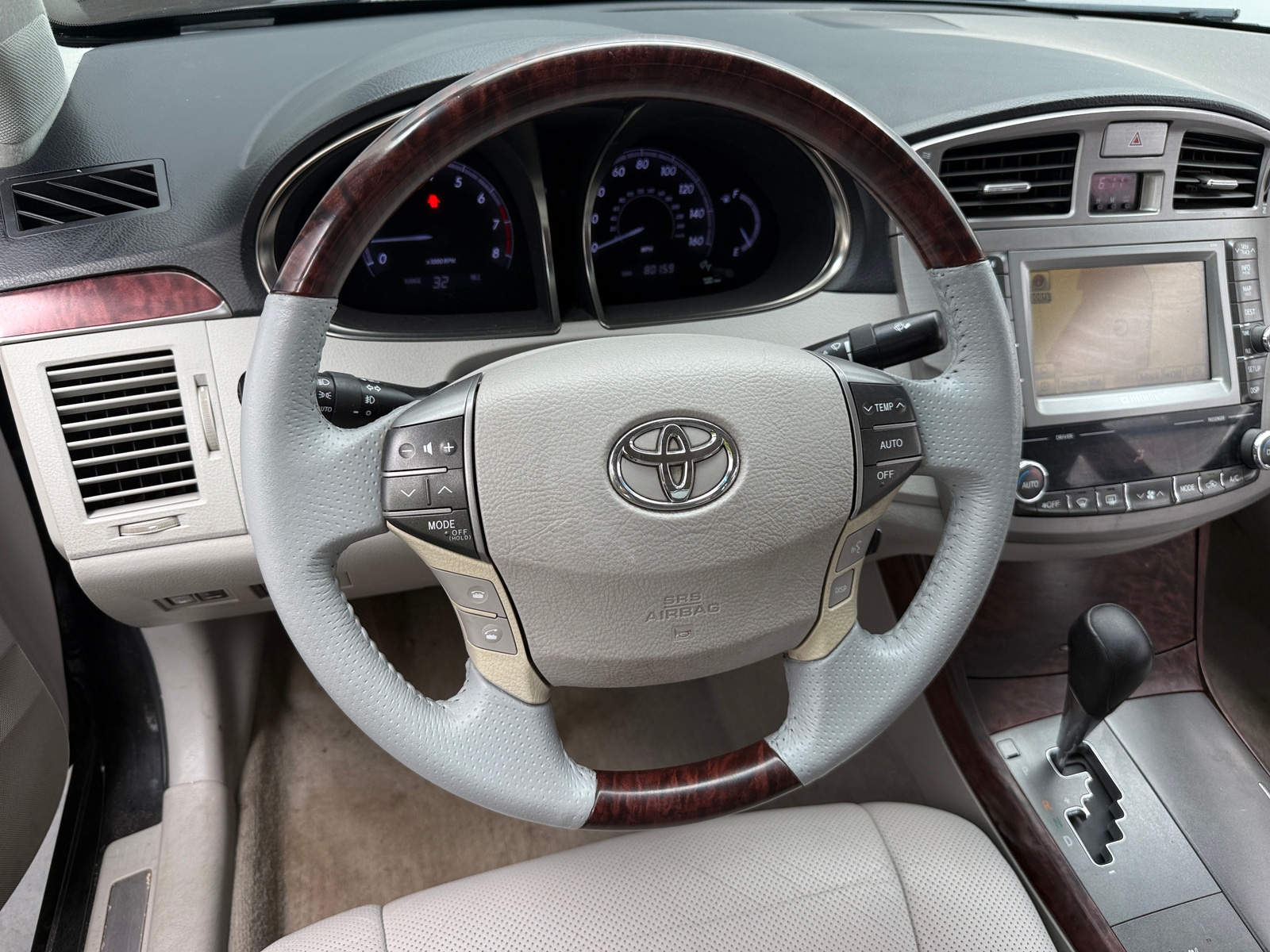 Thumbnail: 2011 Toyota Avalon - 4