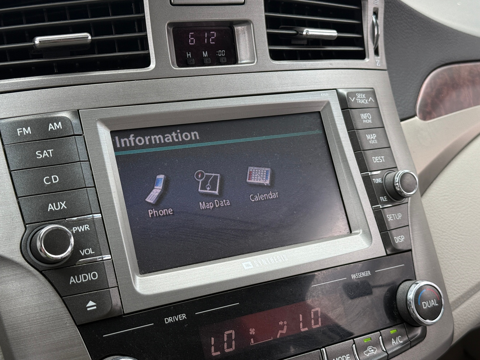 Thumbnail: 2011 Toyota Avalon - 3