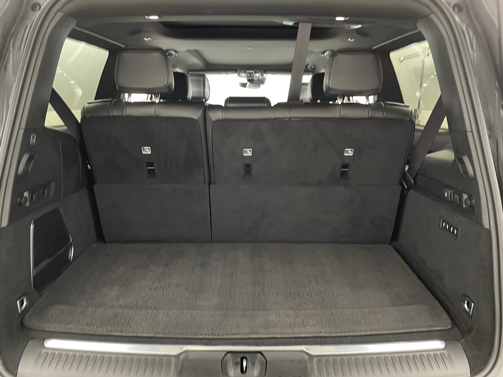 Thumbnail: 2022 Jeep Grand Wagoneer - 6