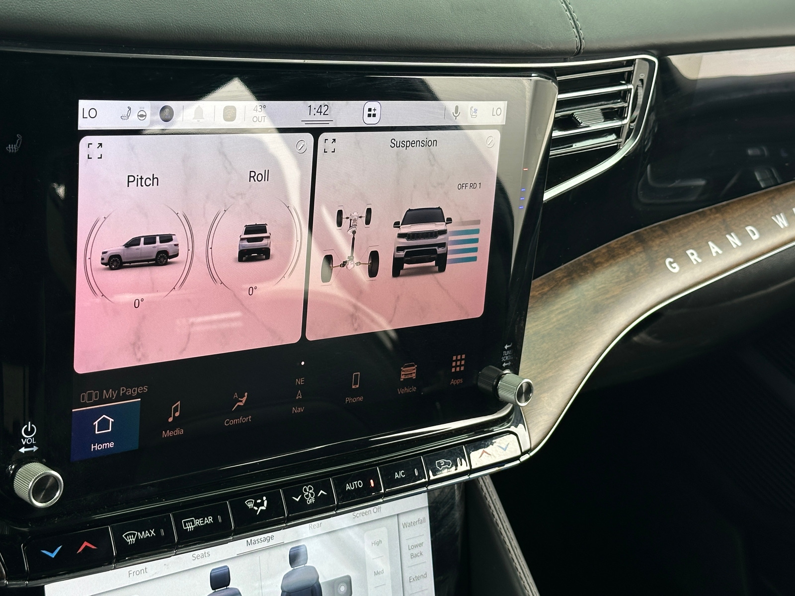 Thumbnail: 2022 Jeep Grand Wagoneer - 3