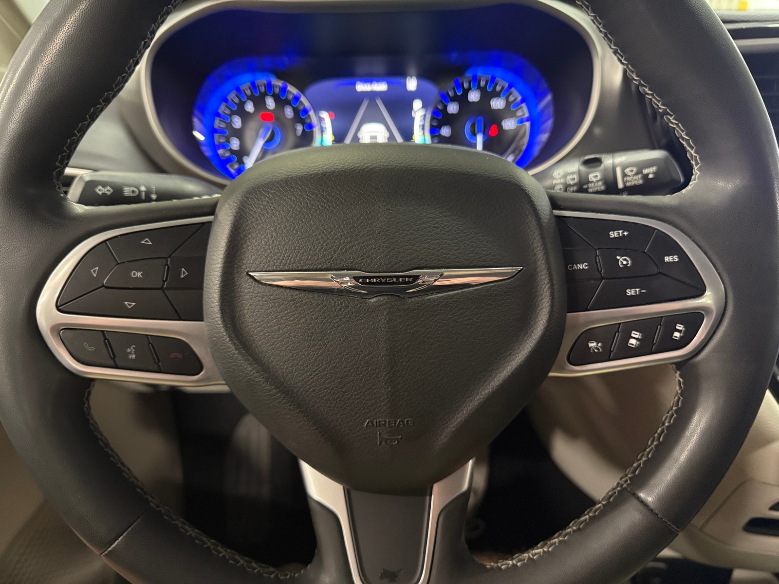 Thumbnail: 2023 Chrysler Pacifica - 4