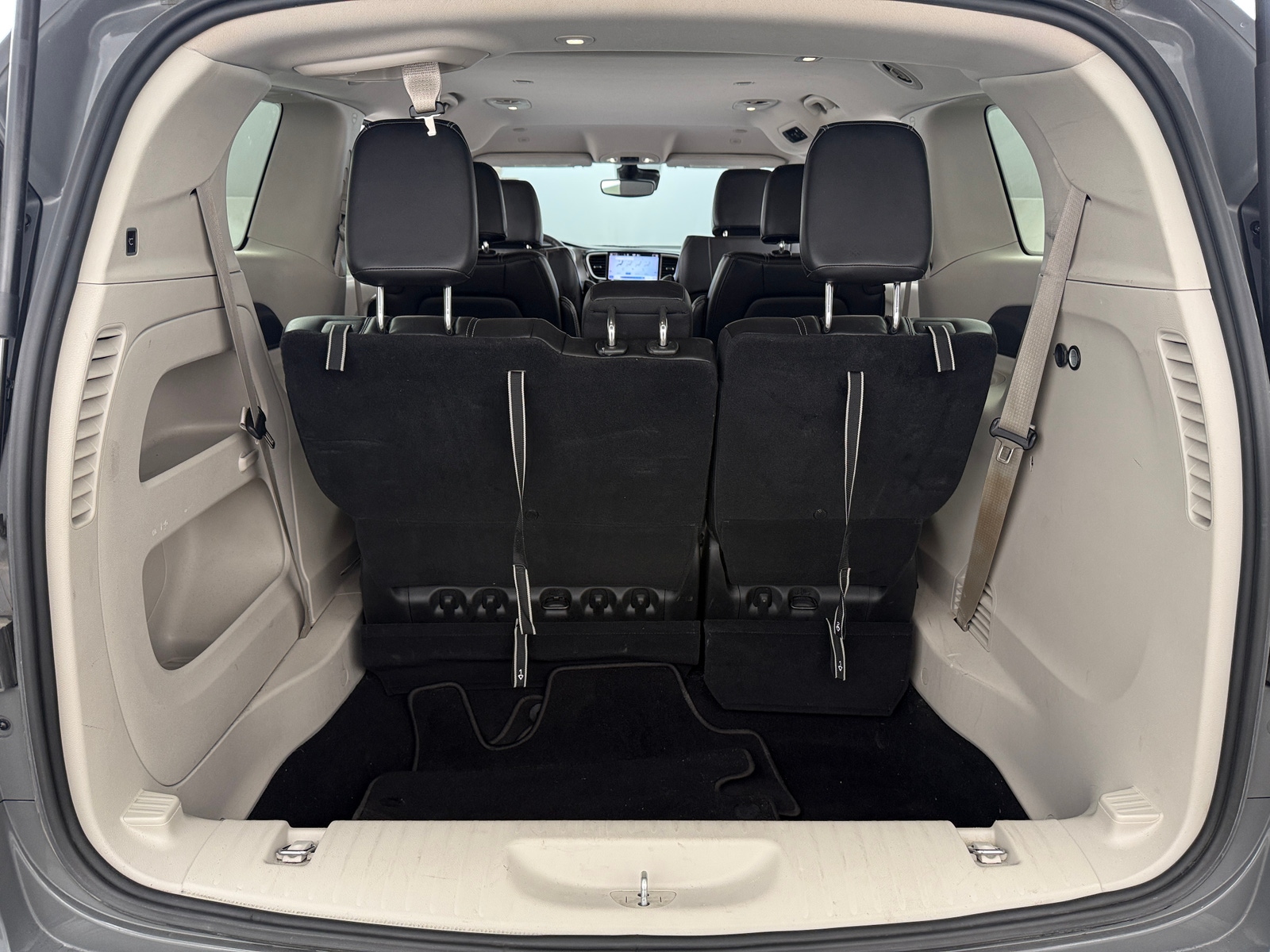 Thumbnail: 2023 Chrysler Pacifica - 6