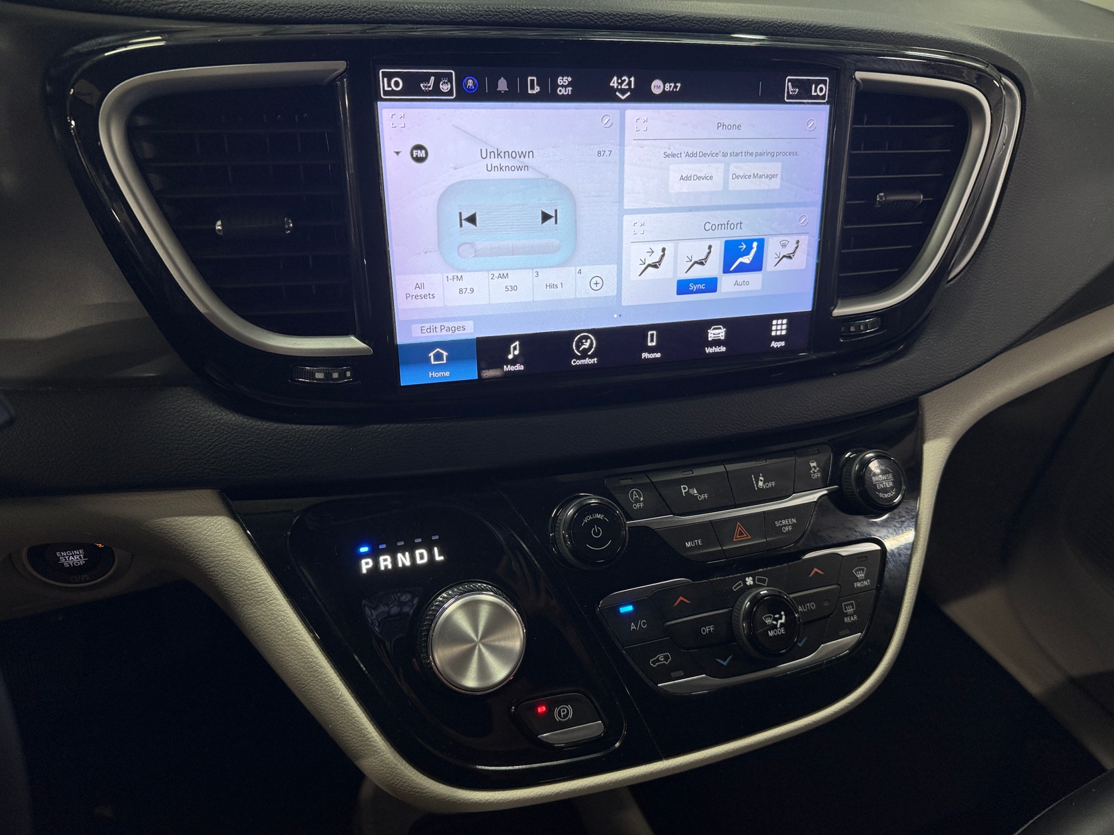 Thumbnail: 2023 Chrysler Pacifica - 3